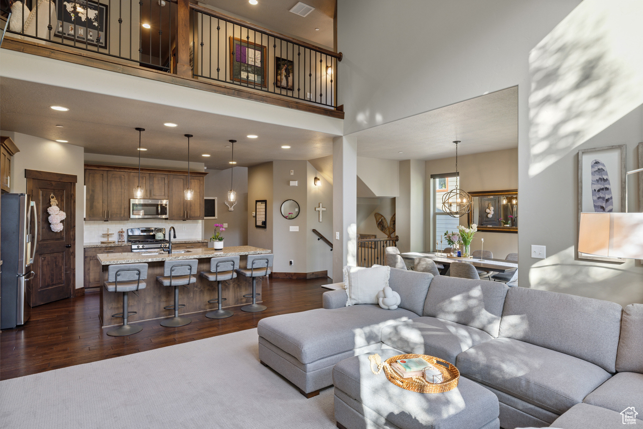 1105 W ABIGAIL DR