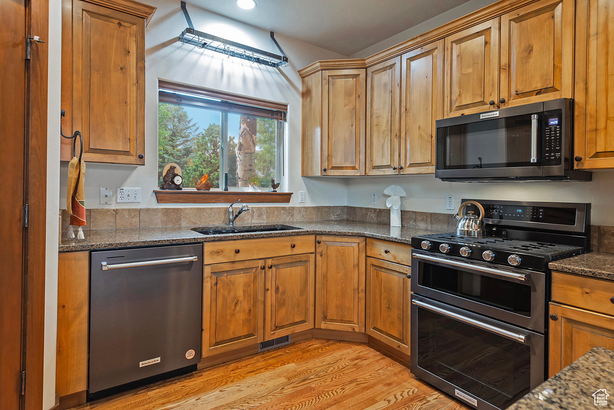 3388 CEDAR DR