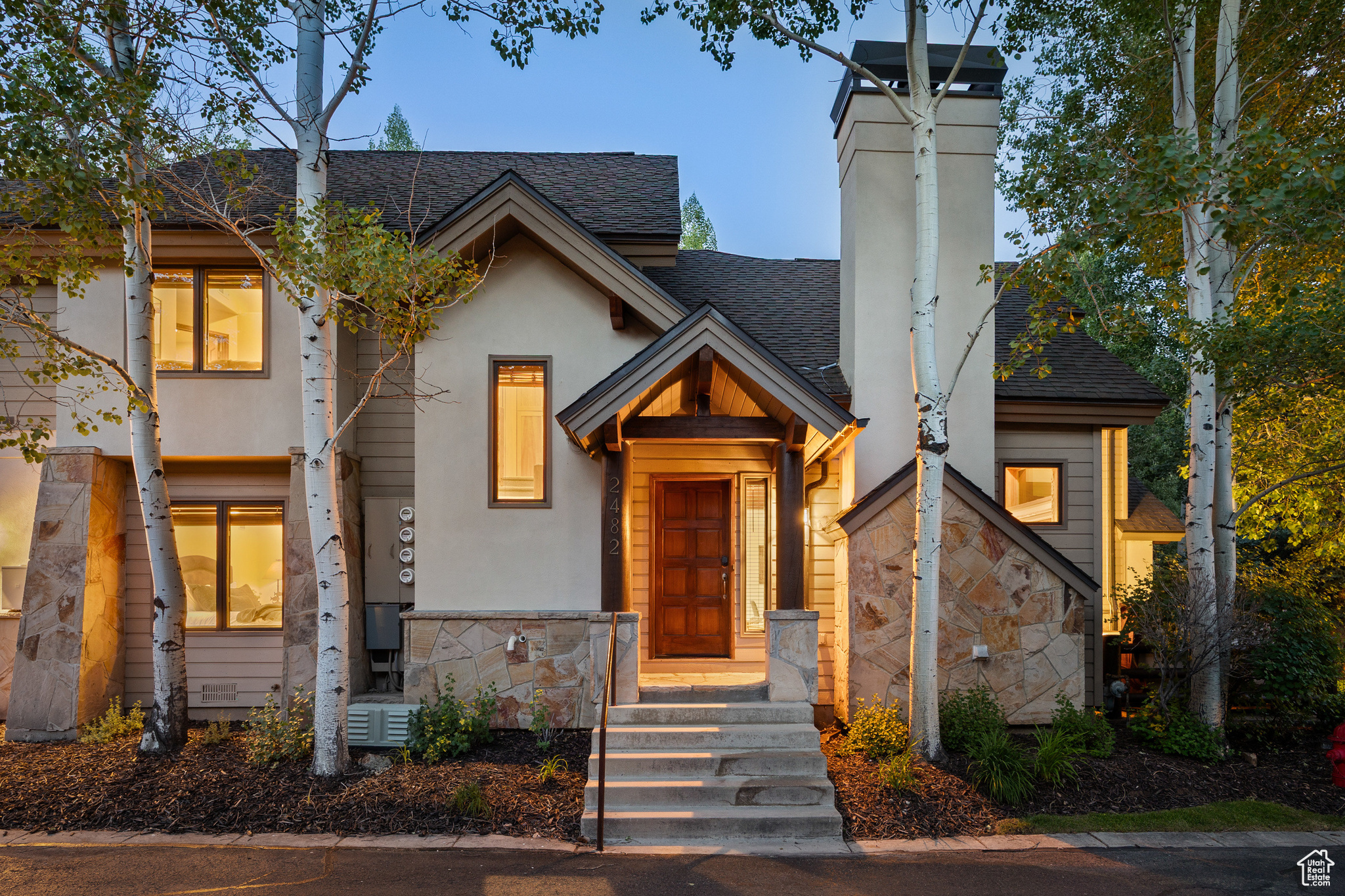 2482 DEER LAKE DR