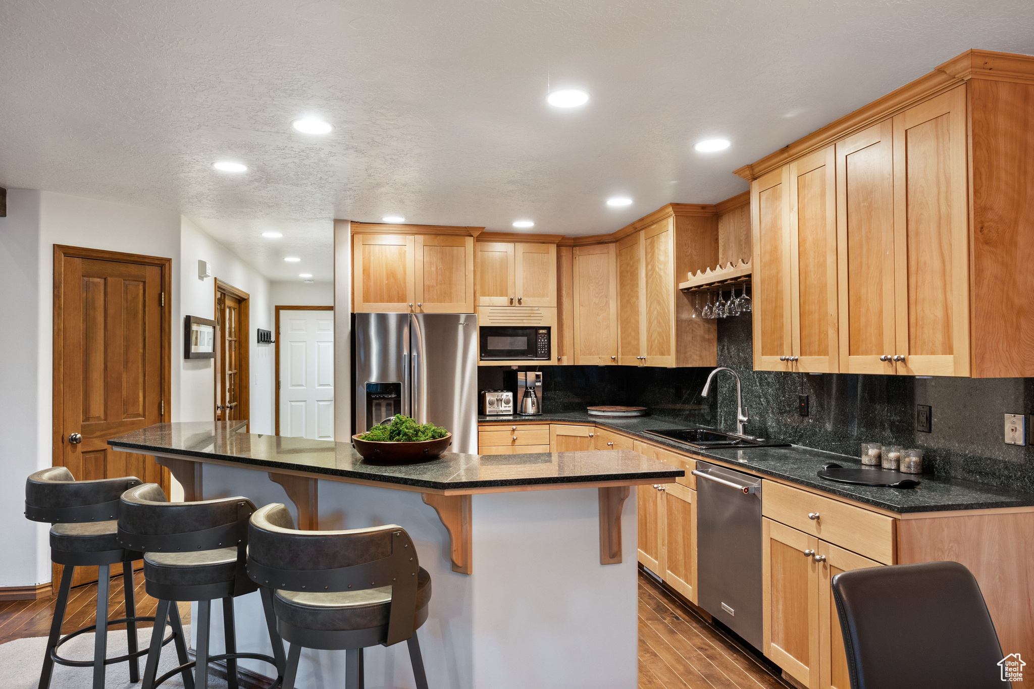 2482 DEER LAKE DR
