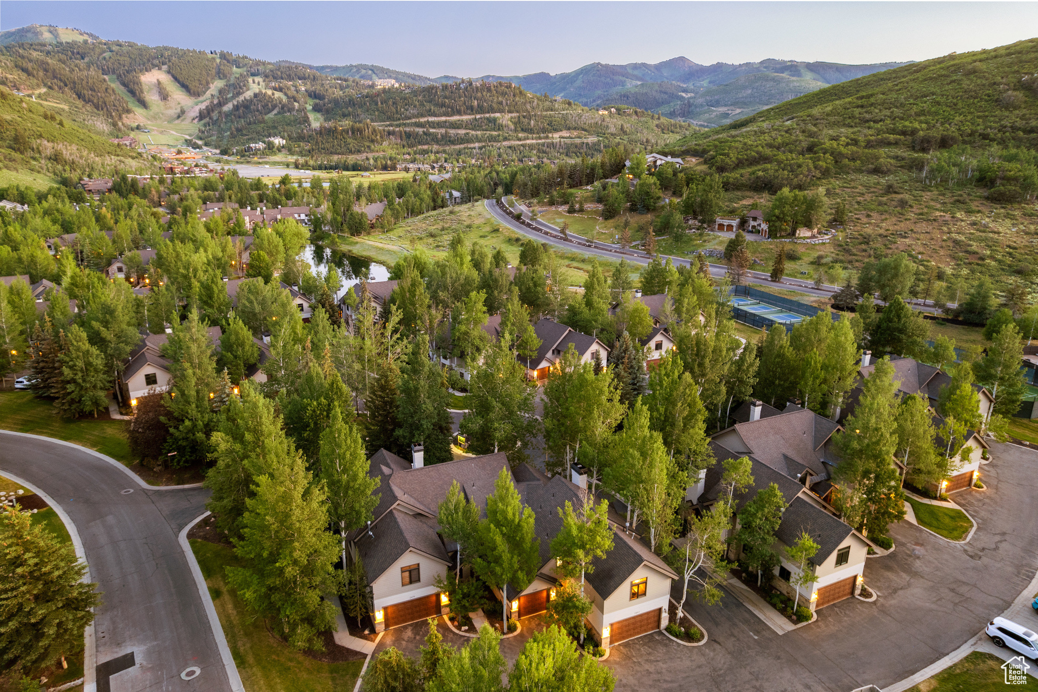 2482 DEER LAKE DR