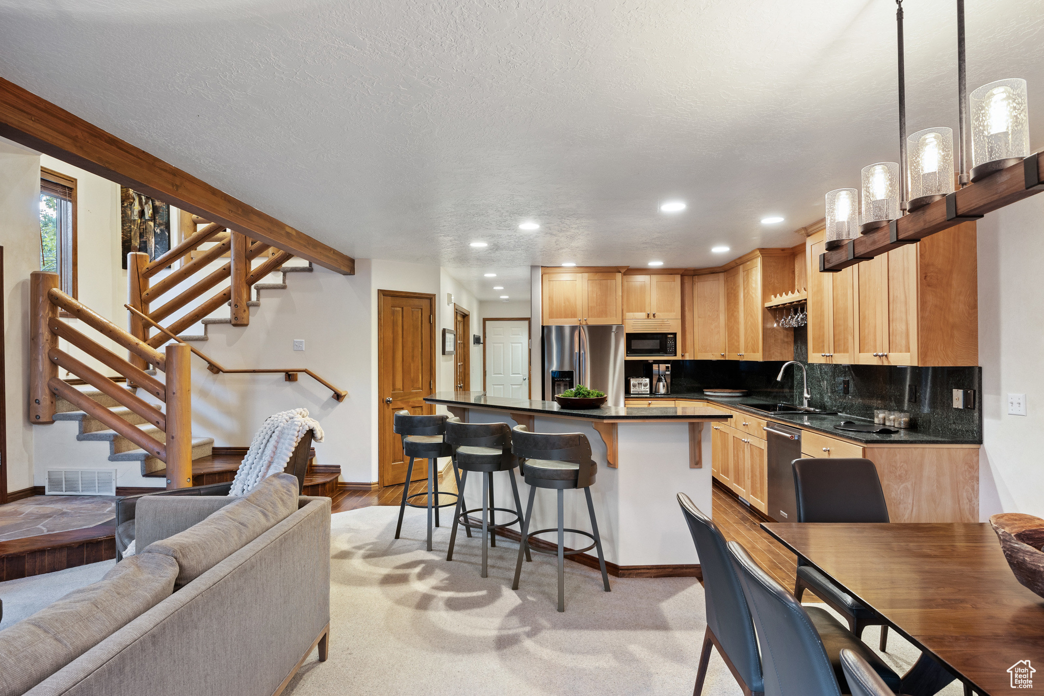 2482 DEER LAKE DR