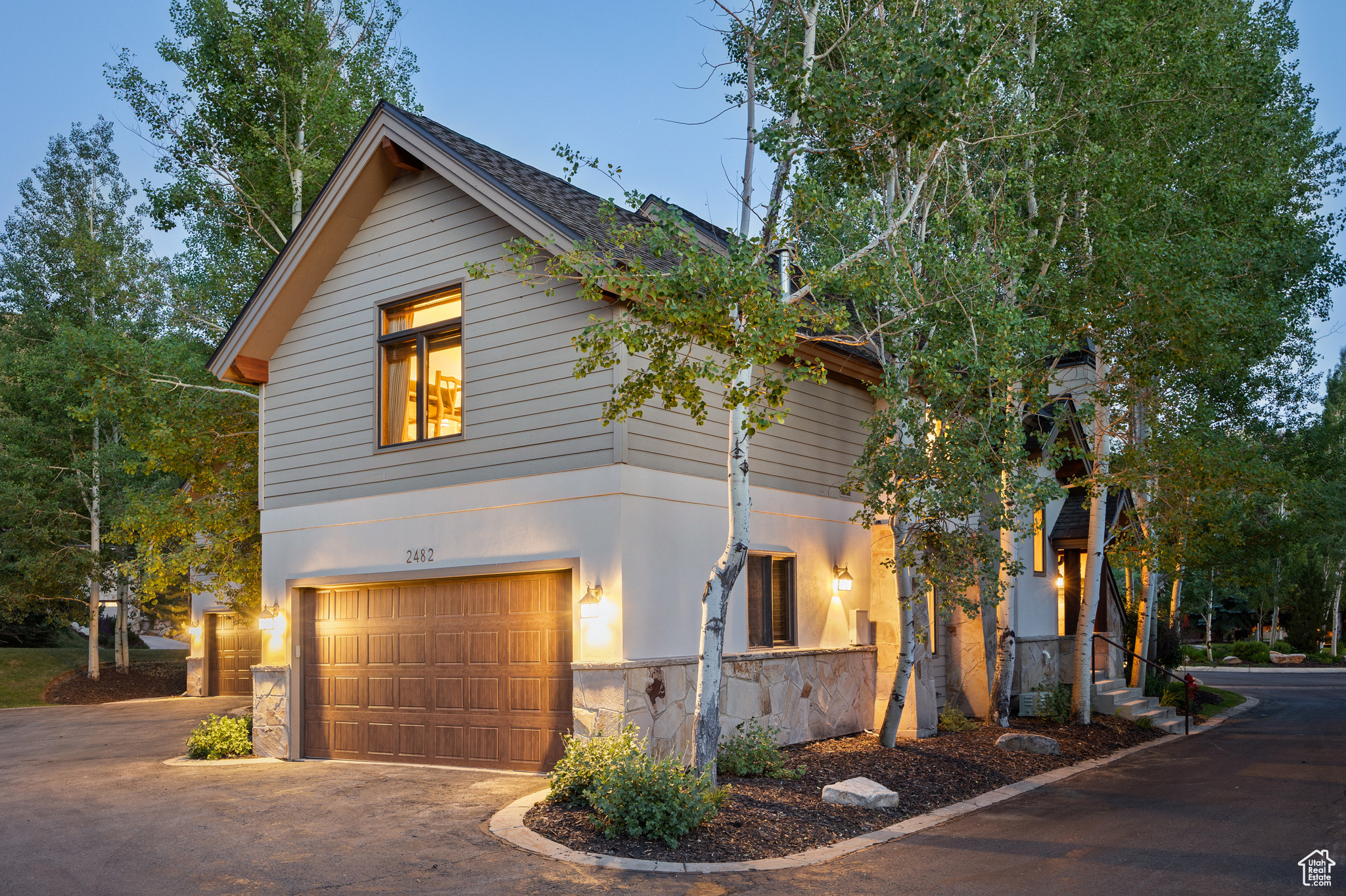 2482 DEER LAKE DR