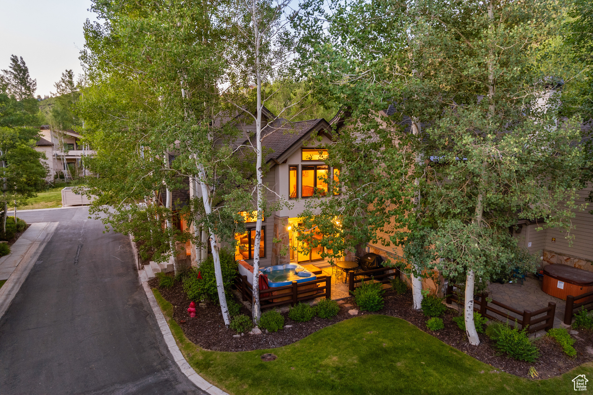 2482 DEER LAKE DR