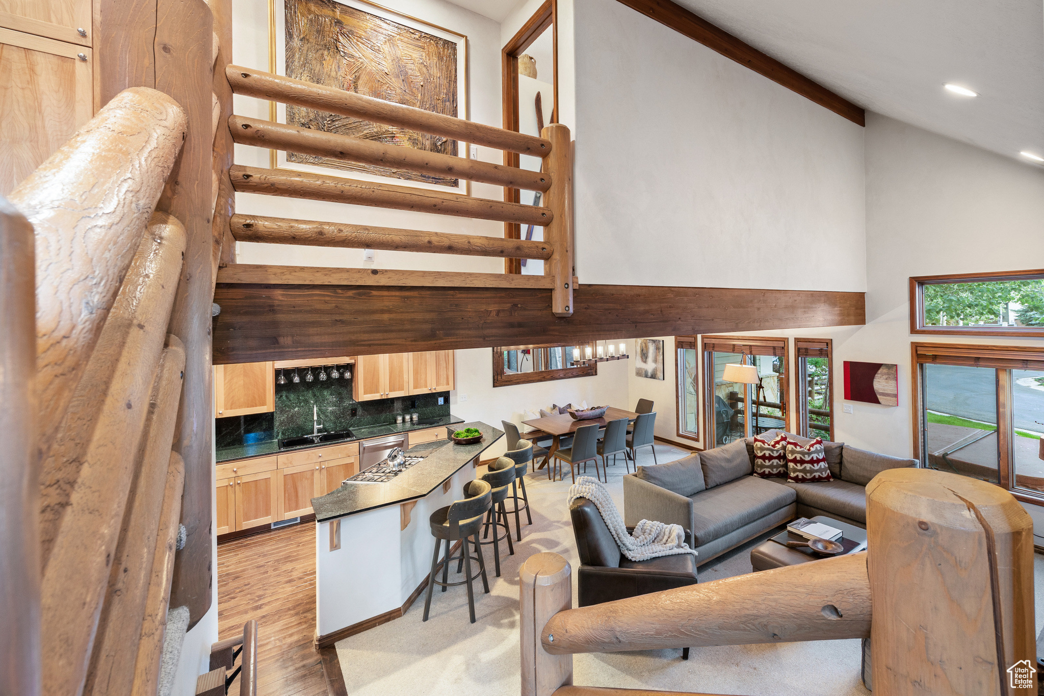 2482 DEER LAKE DR
