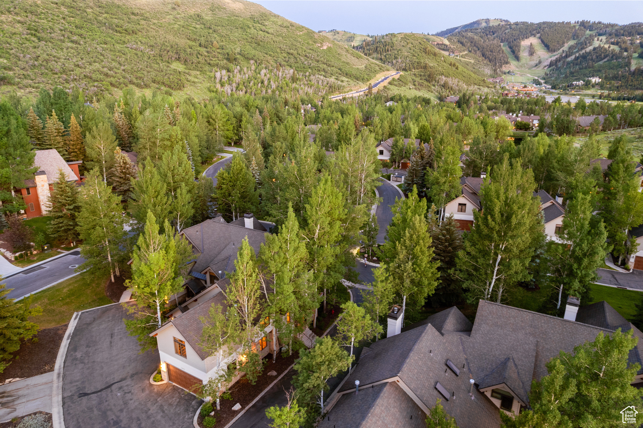 2482 DEER LAKE DR