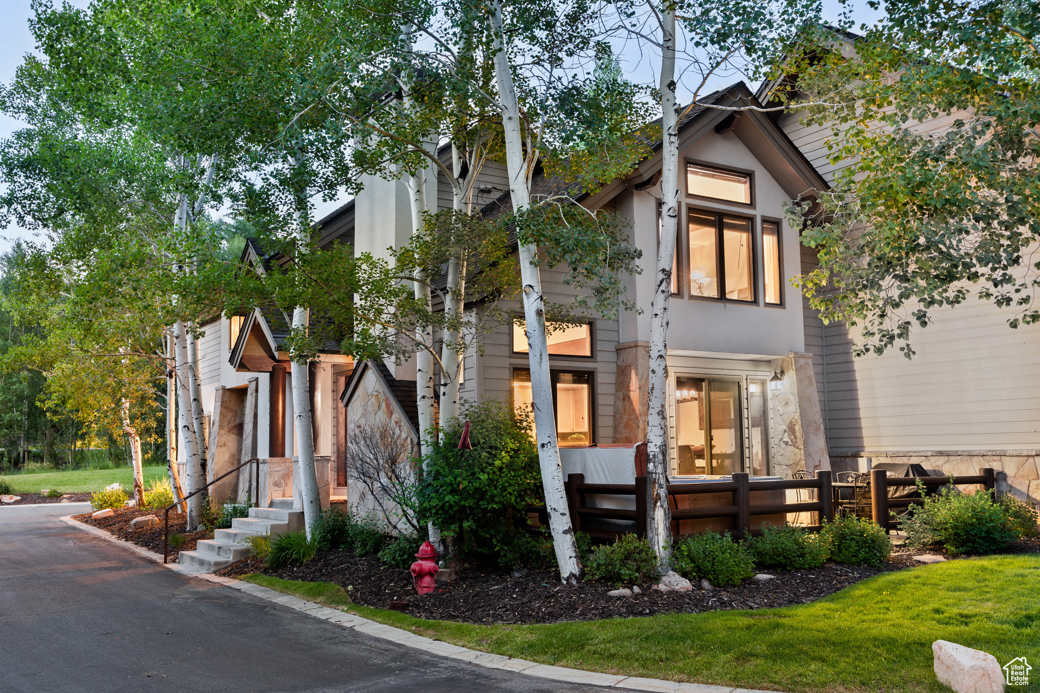 2482 DEER LAKE DR