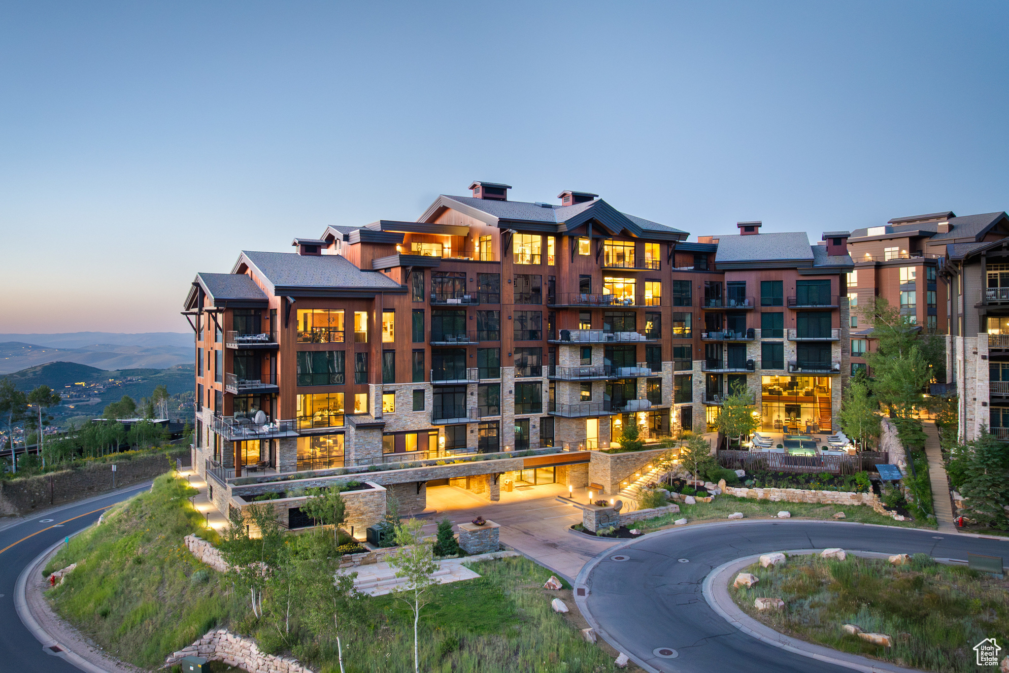 8910 EMPIRE CLUB DR #603