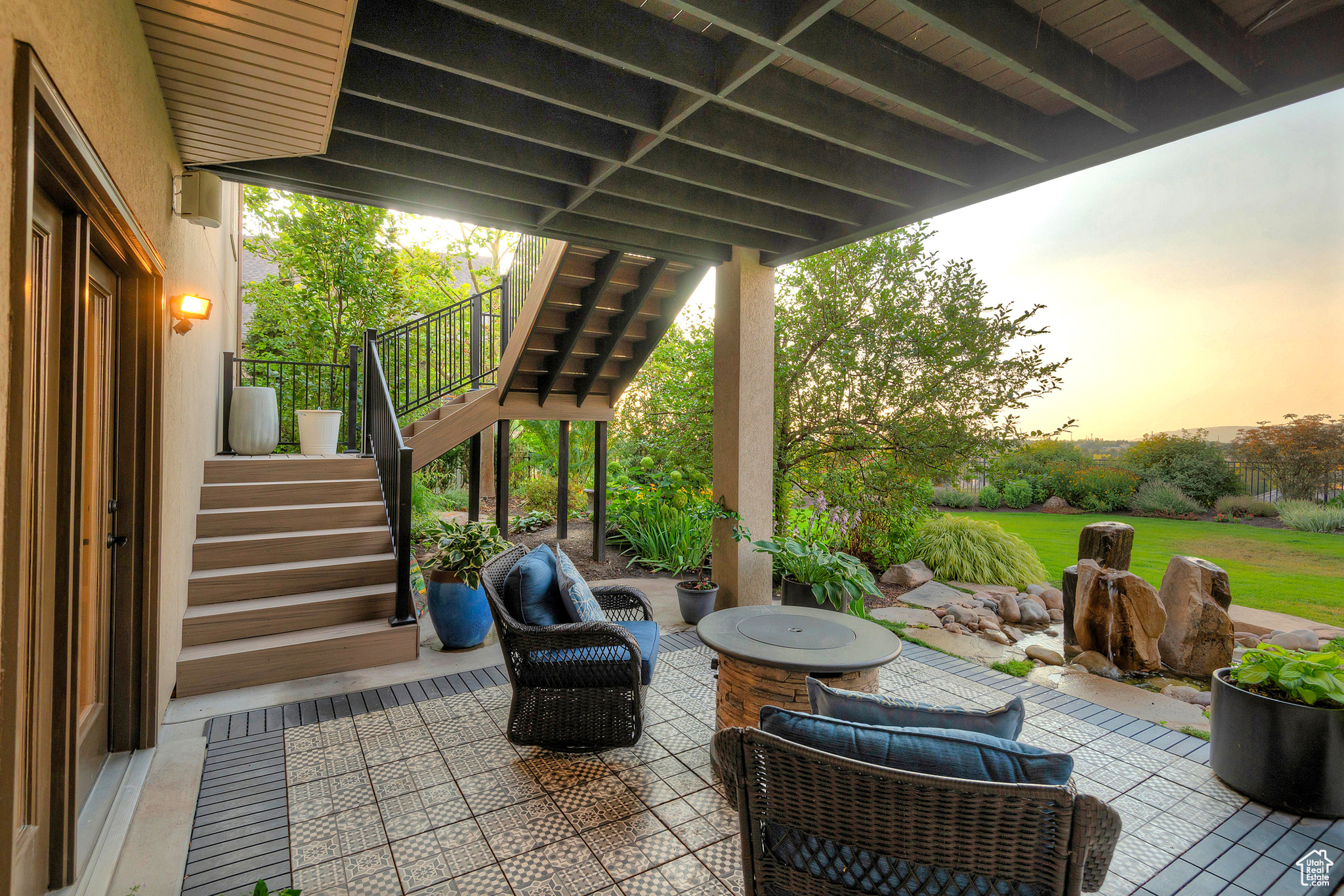 2089 E ROCKLIN DR