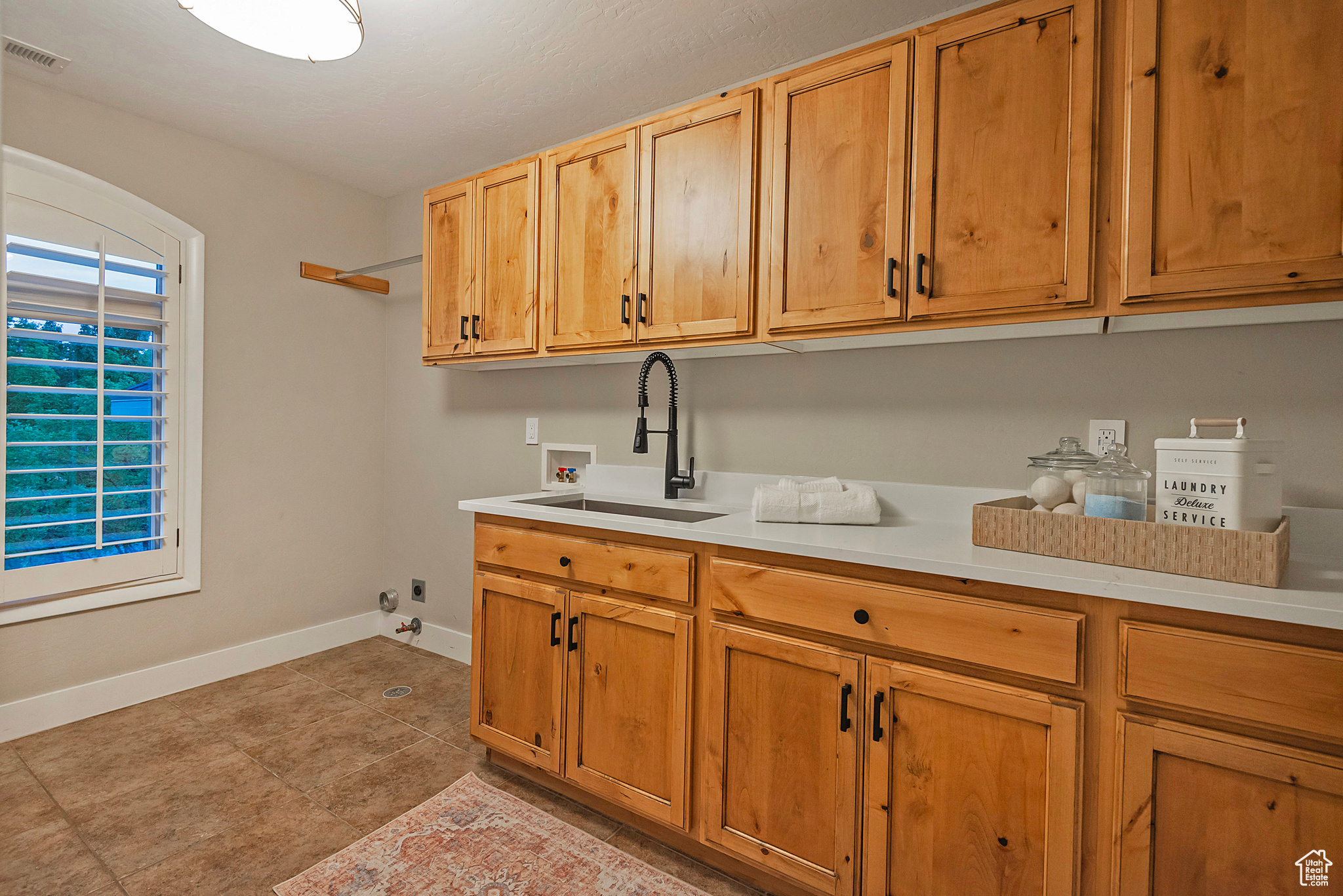 2089 E ROCKLIN DR