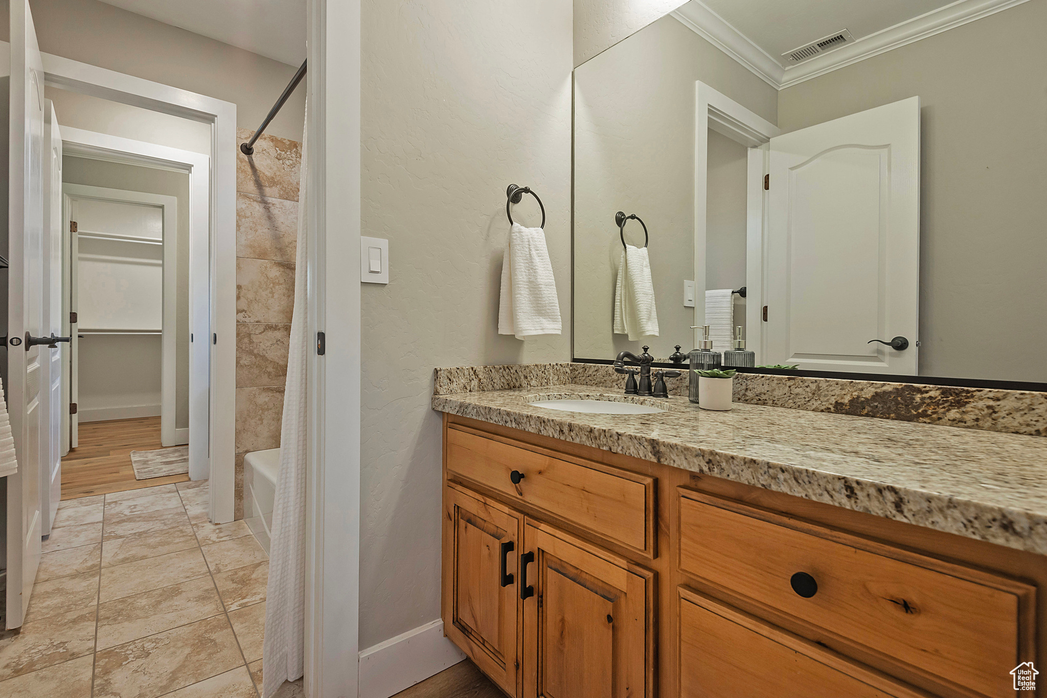 2089 E ROCKLIN DR