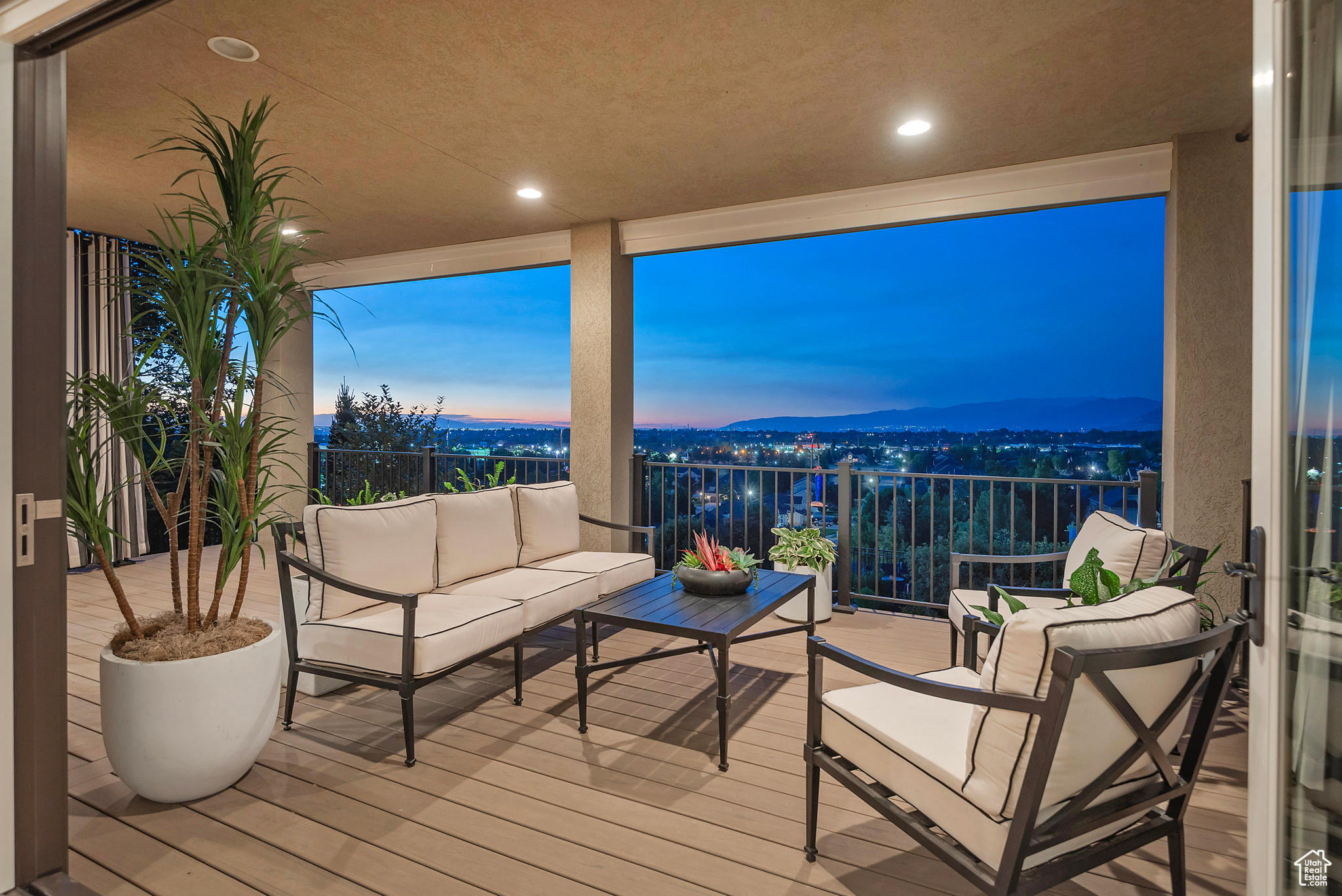 2089 E ROCKLIN DR