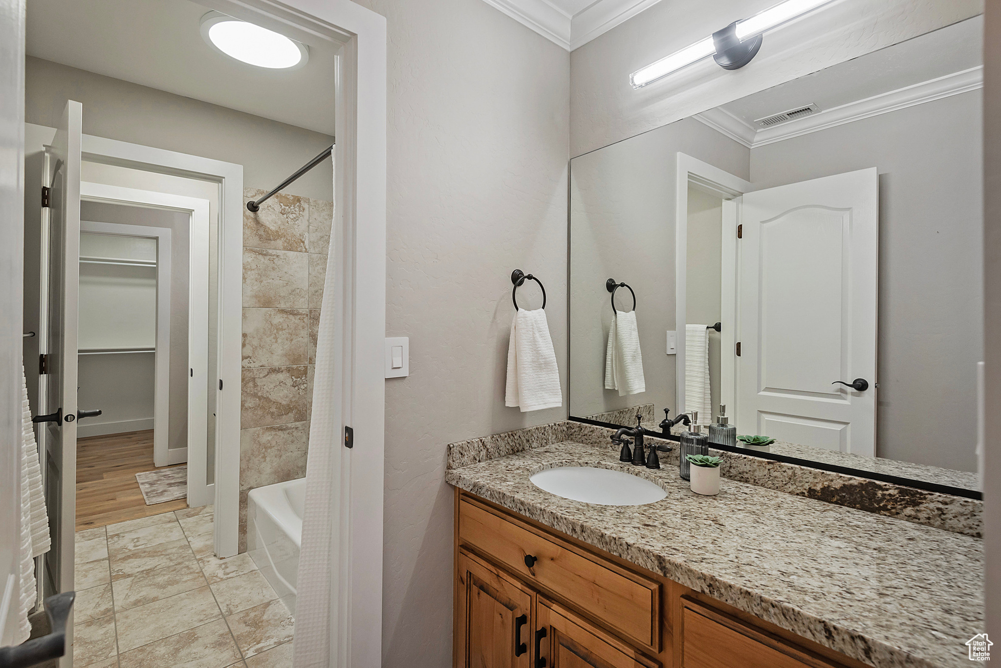 2089 E ROCKLIN DR