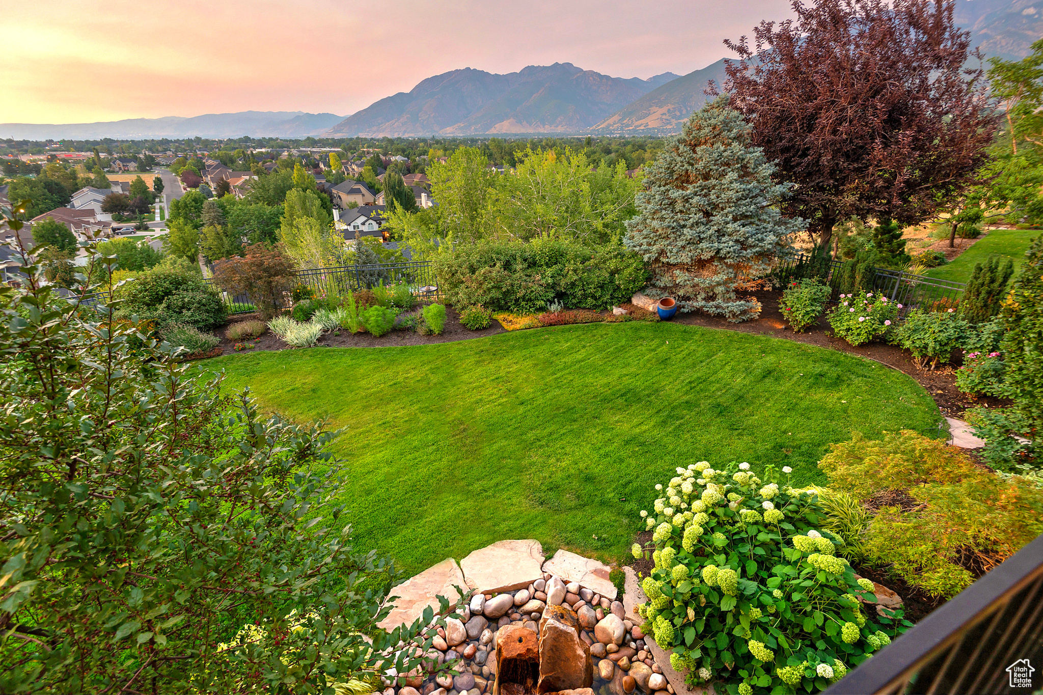 2089 E ROCKLIN DR