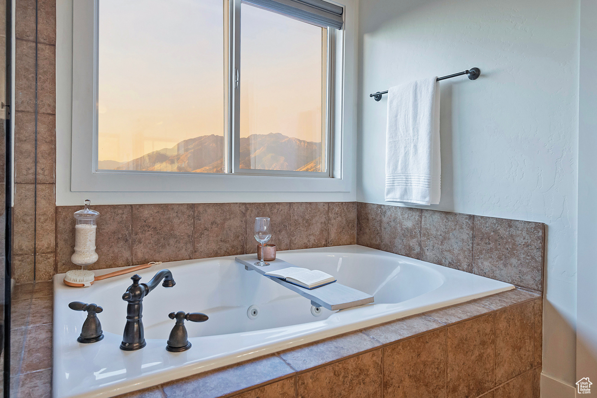 2089 E ROCKLIN DR