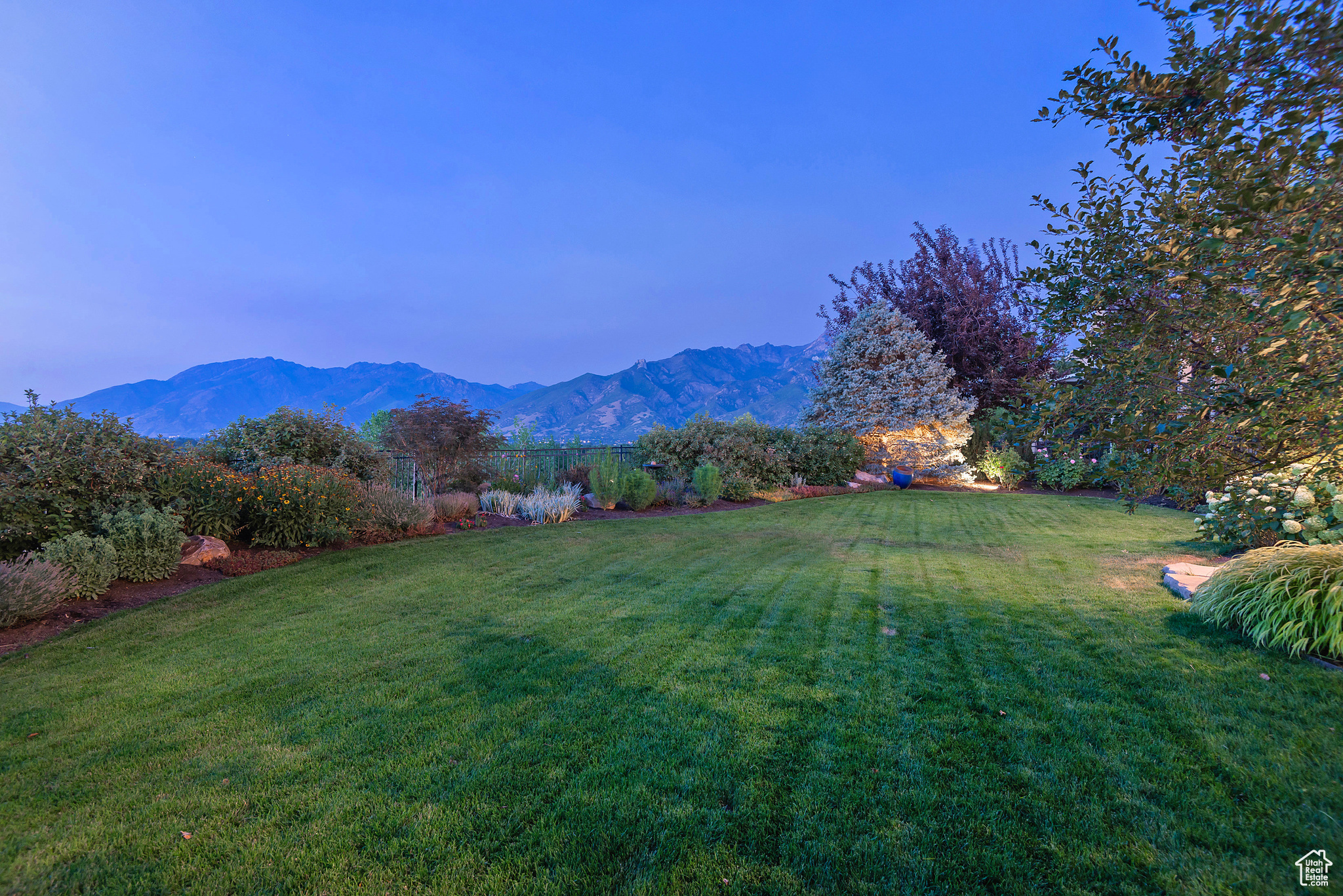 2089 E ROCKLIN DR