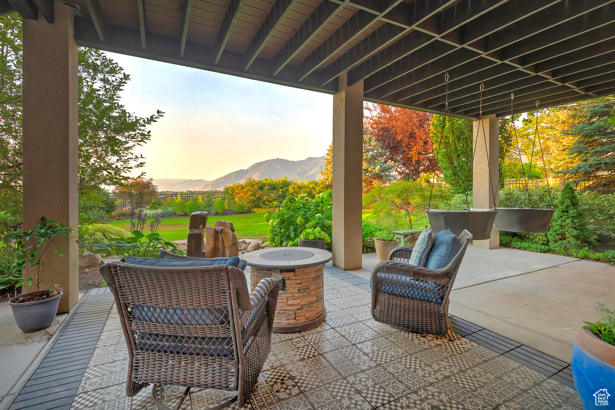 2089 E ROCKLIN DR