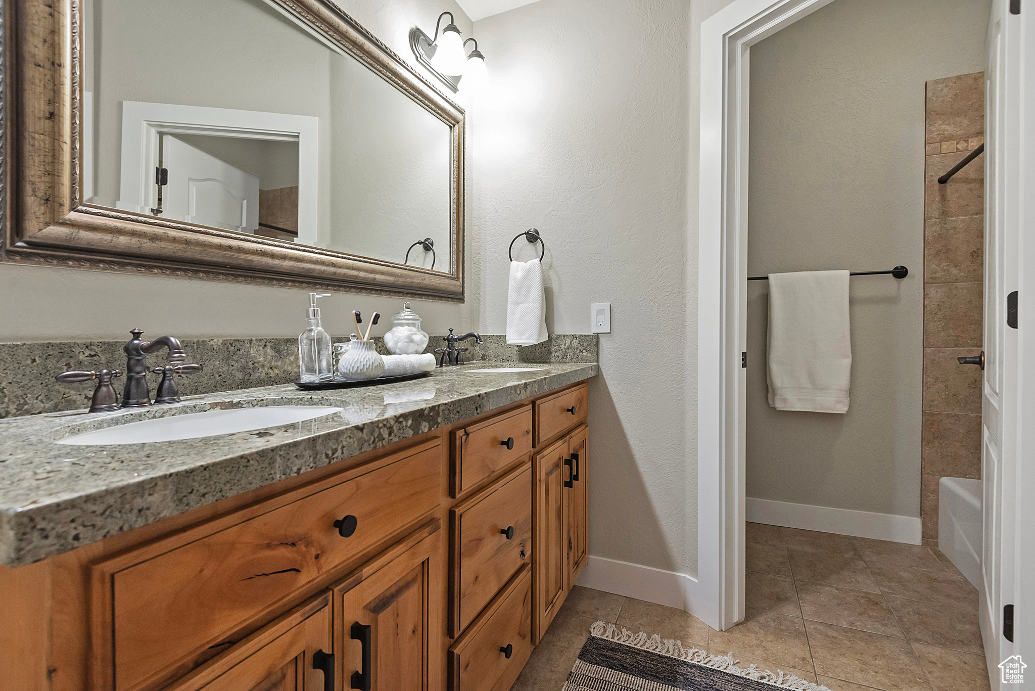 2089 E ROCKLIN DR