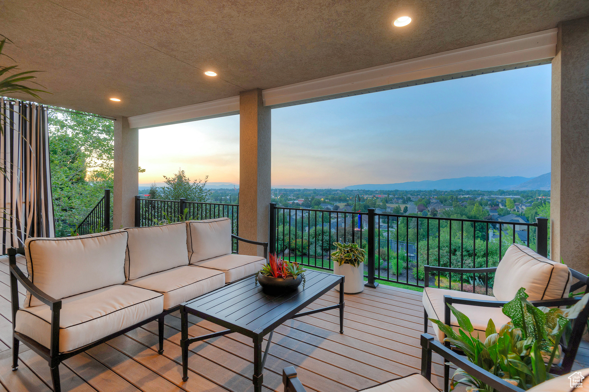 2089 E ROCKLIN DR