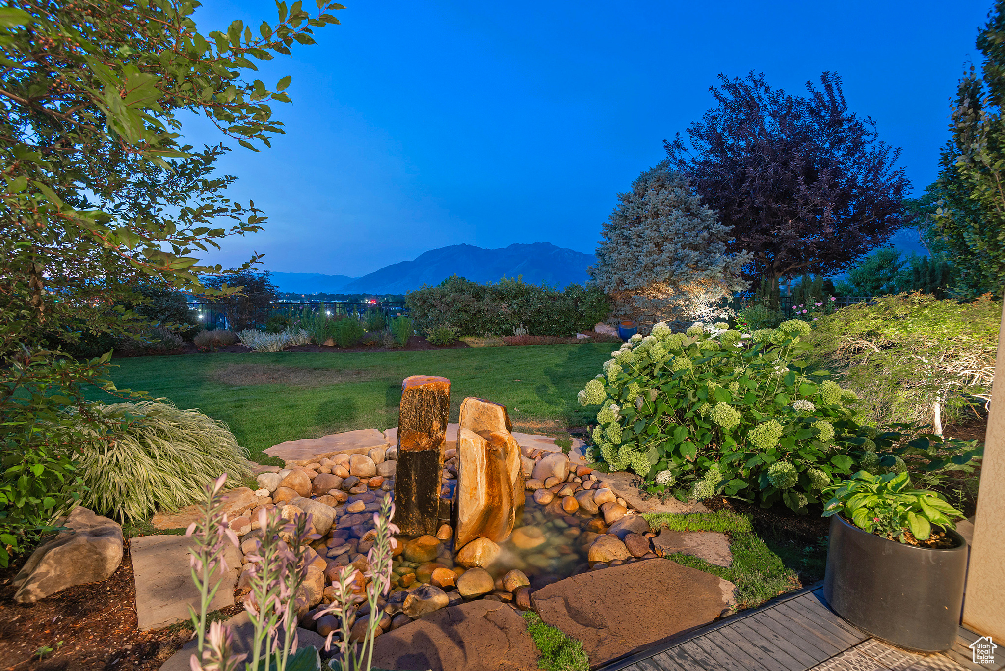 2089 E ROCKLIN DR