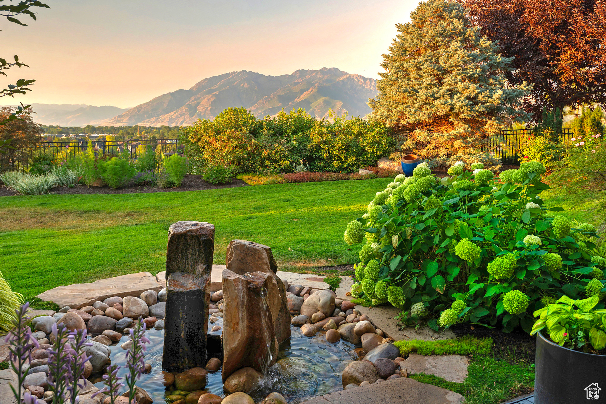 2089 E ROCKLIN DR