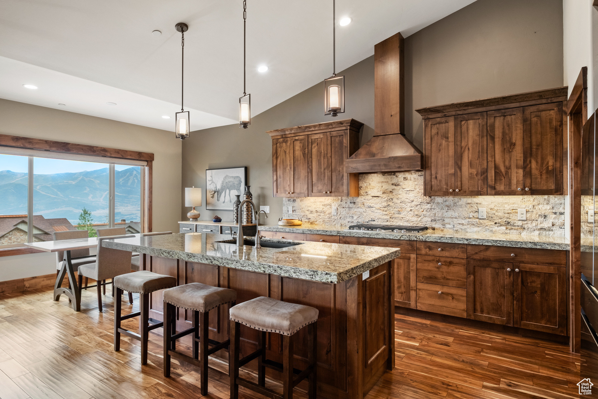 1738 E VIEWSIDE CIR