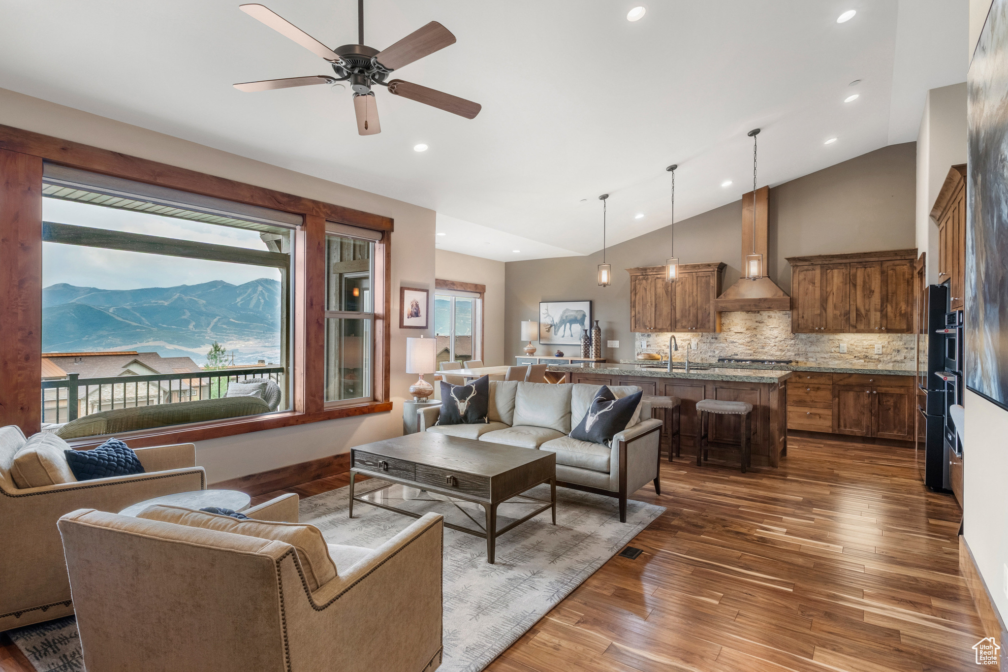 1738 E VIEWSIDE CIR