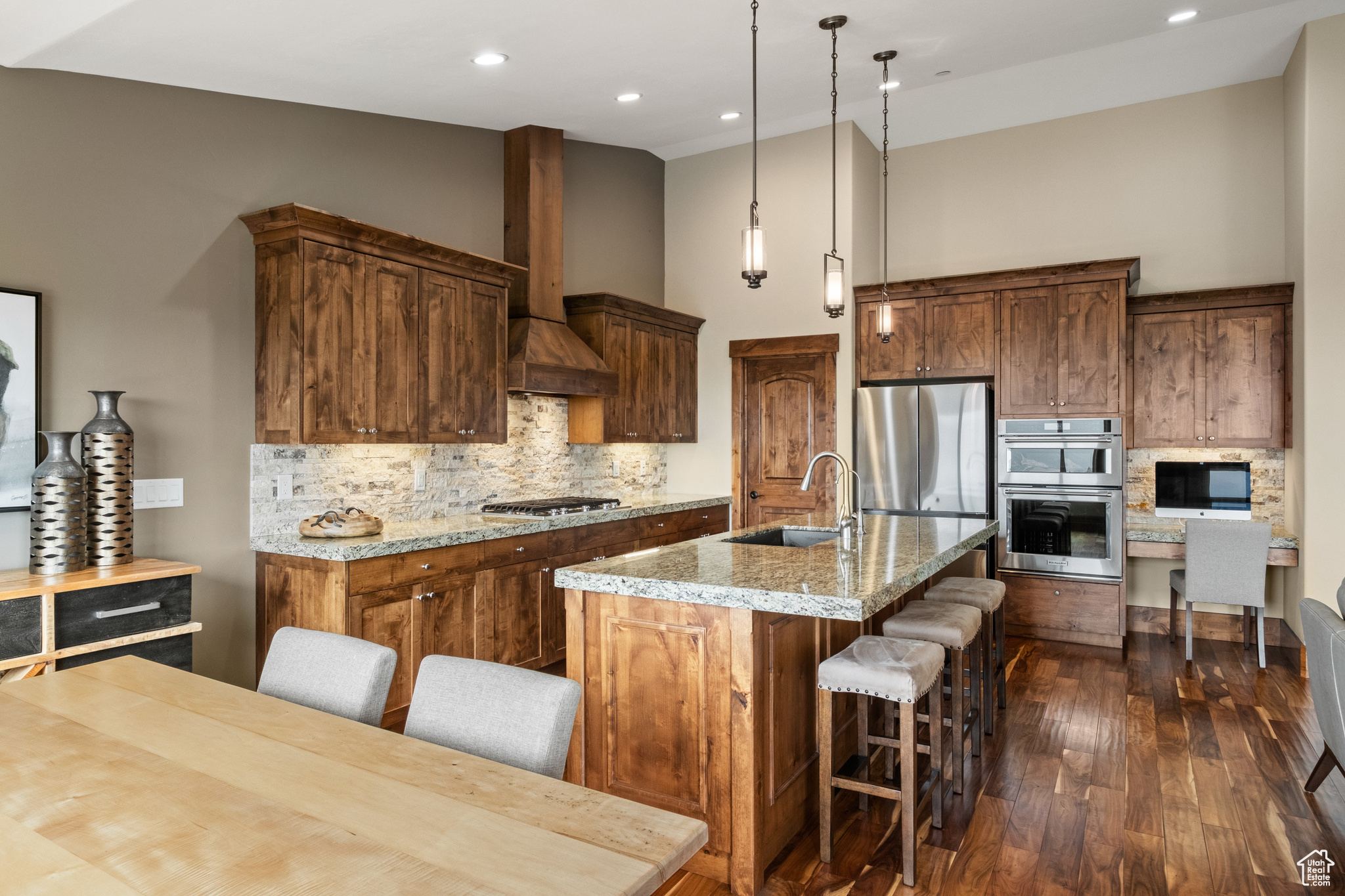 1738 E VIEWSIDE CIR