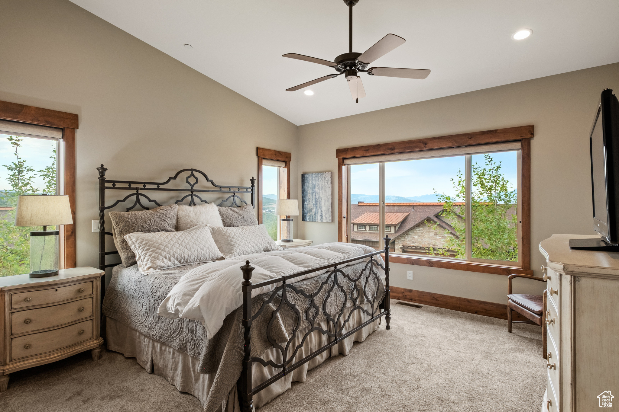 1738 E VIEWSIDE CIR