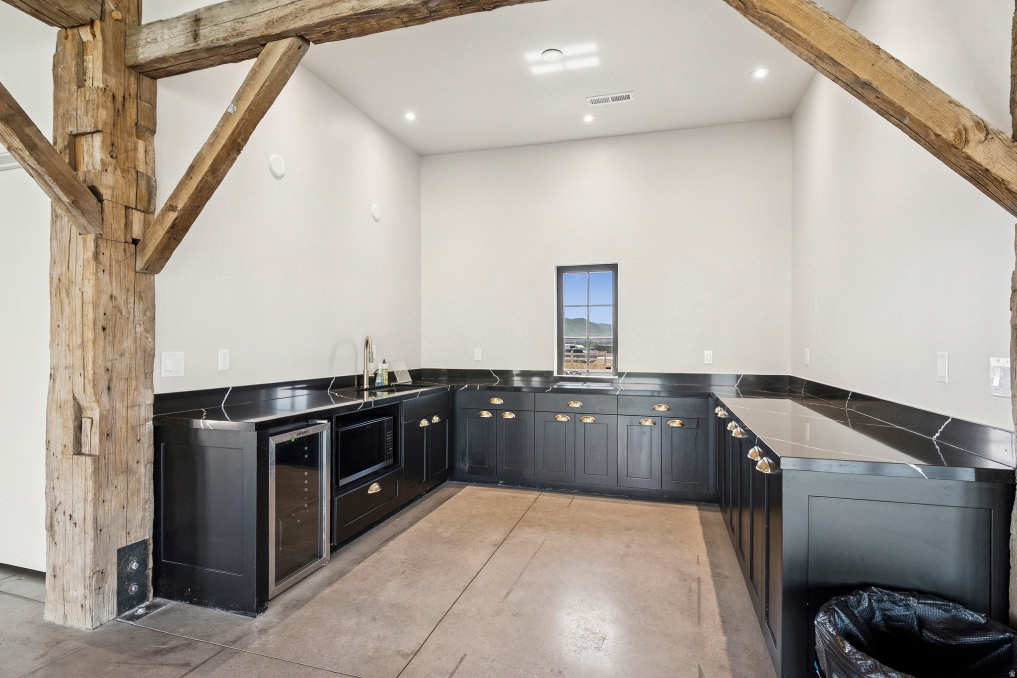 358 N WHITAKER FARM WAY