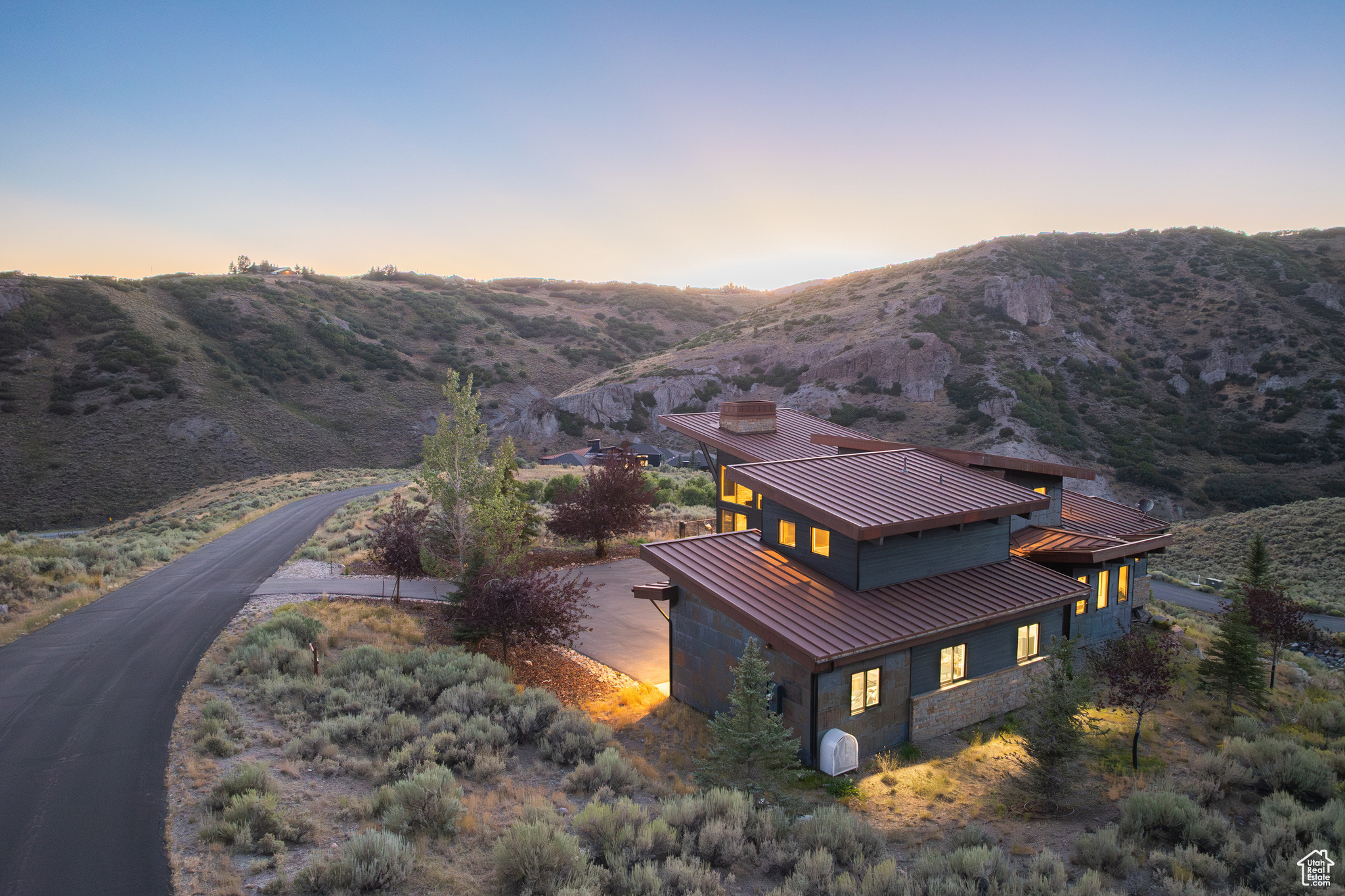 836 E CANYON GATE RD