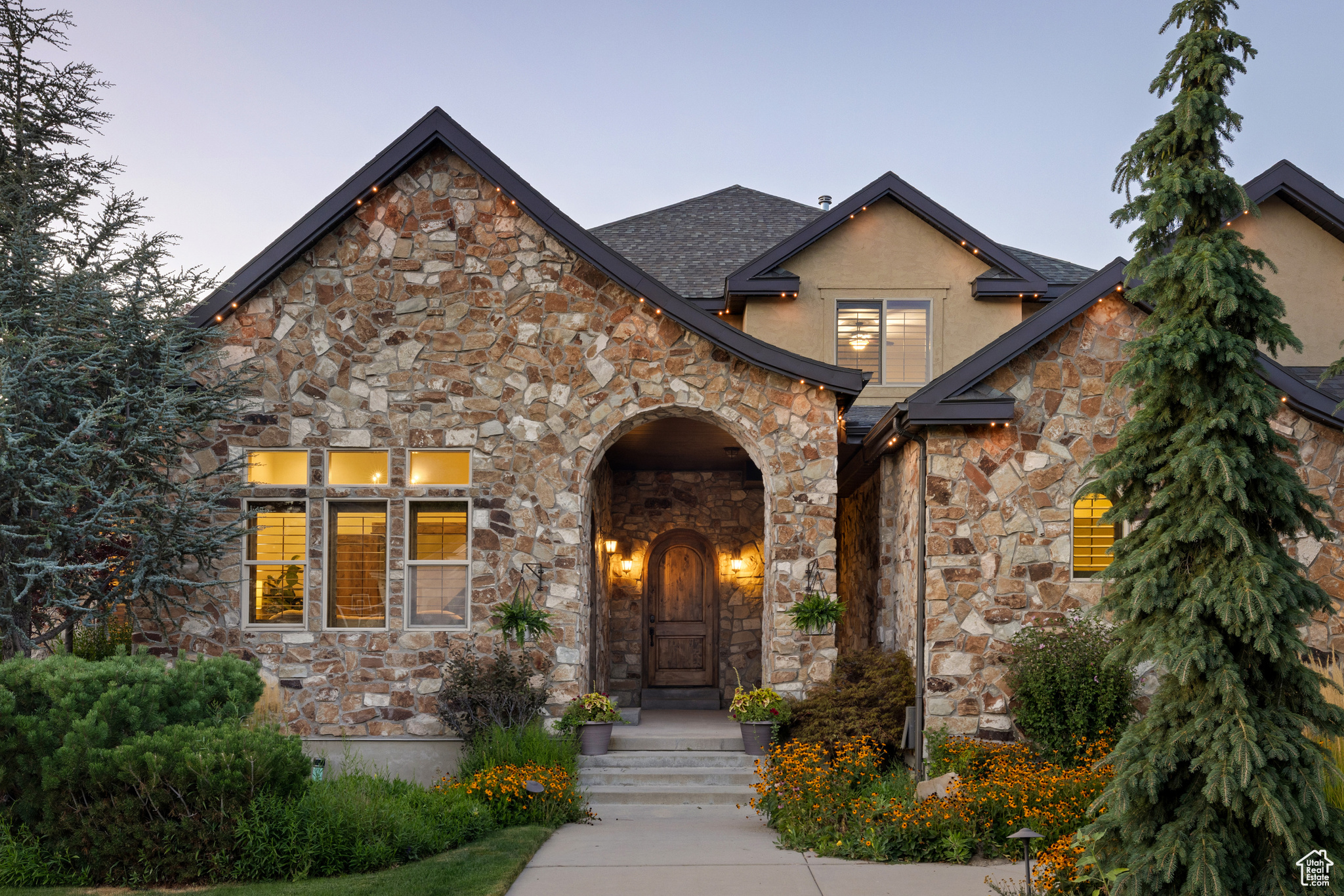 1867 E HARVEST OAK CIR