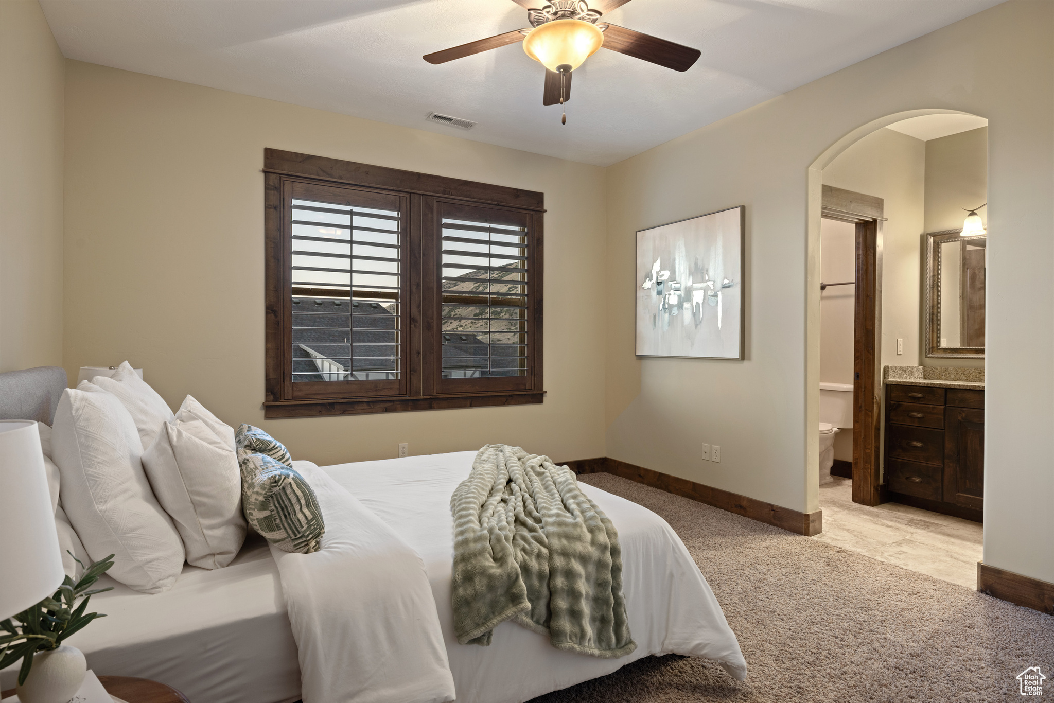 1867 E HARVEST OAK CIR