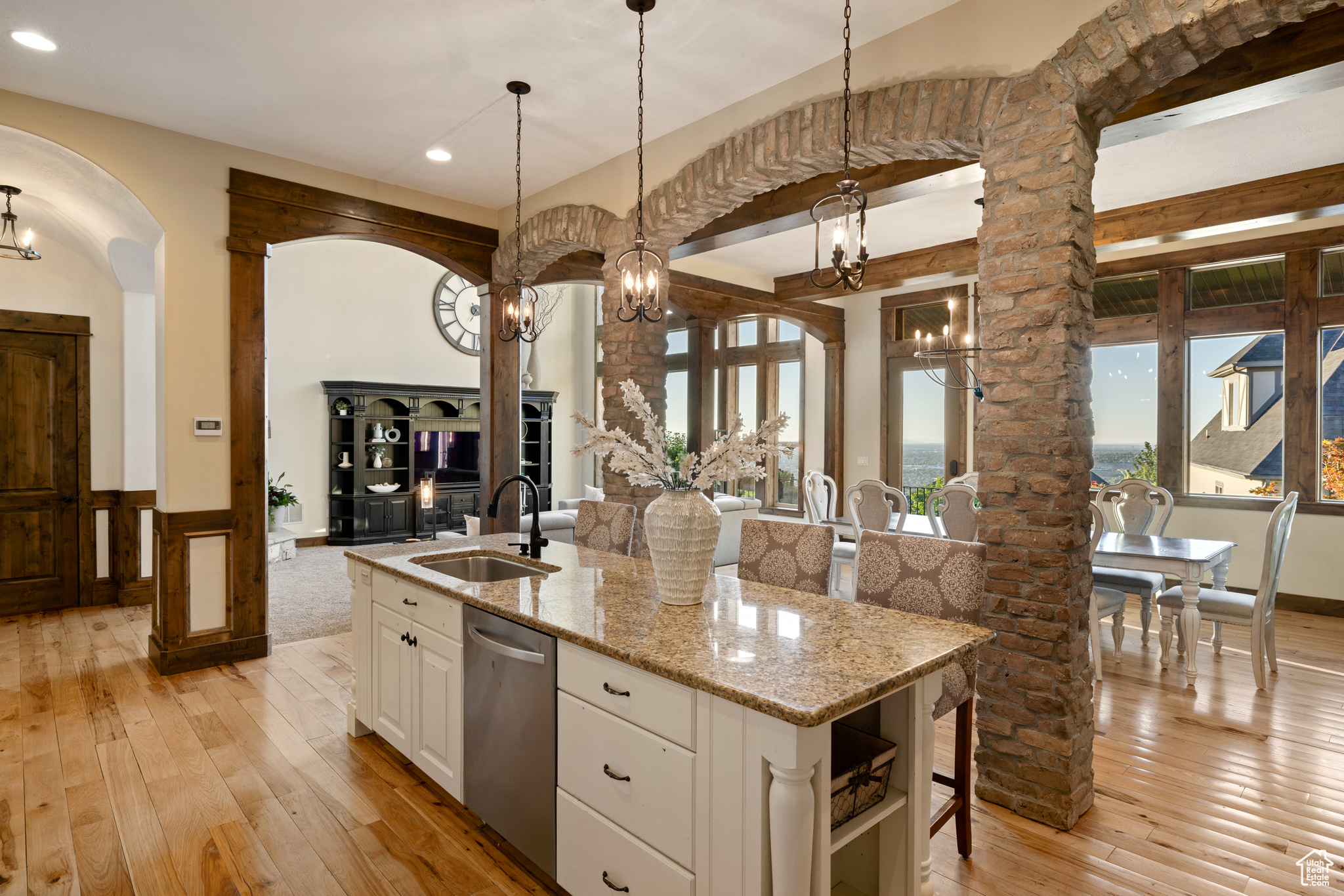 1867 E HARVEST OAK CIR