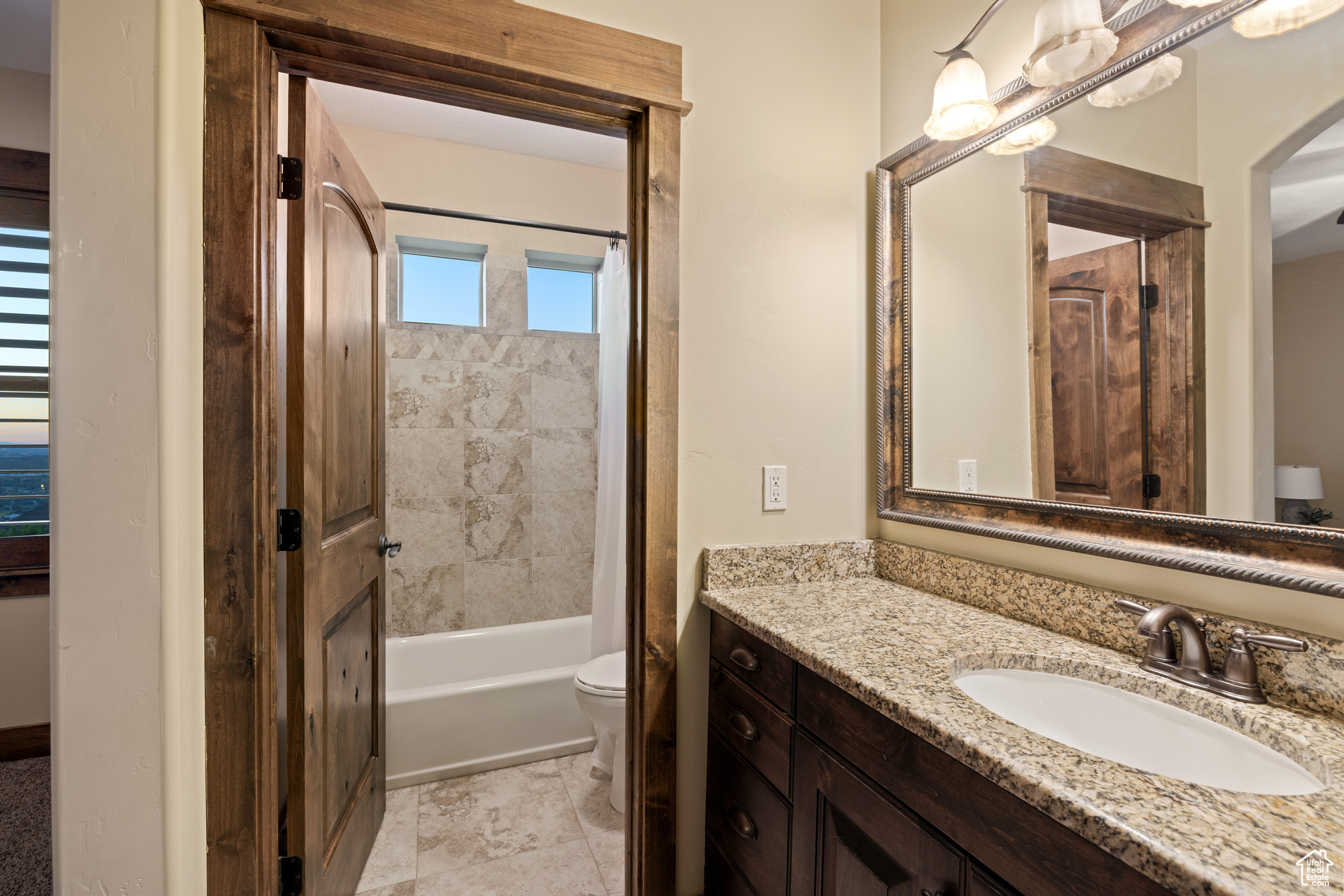 1867 E HARVEST OAK CIR