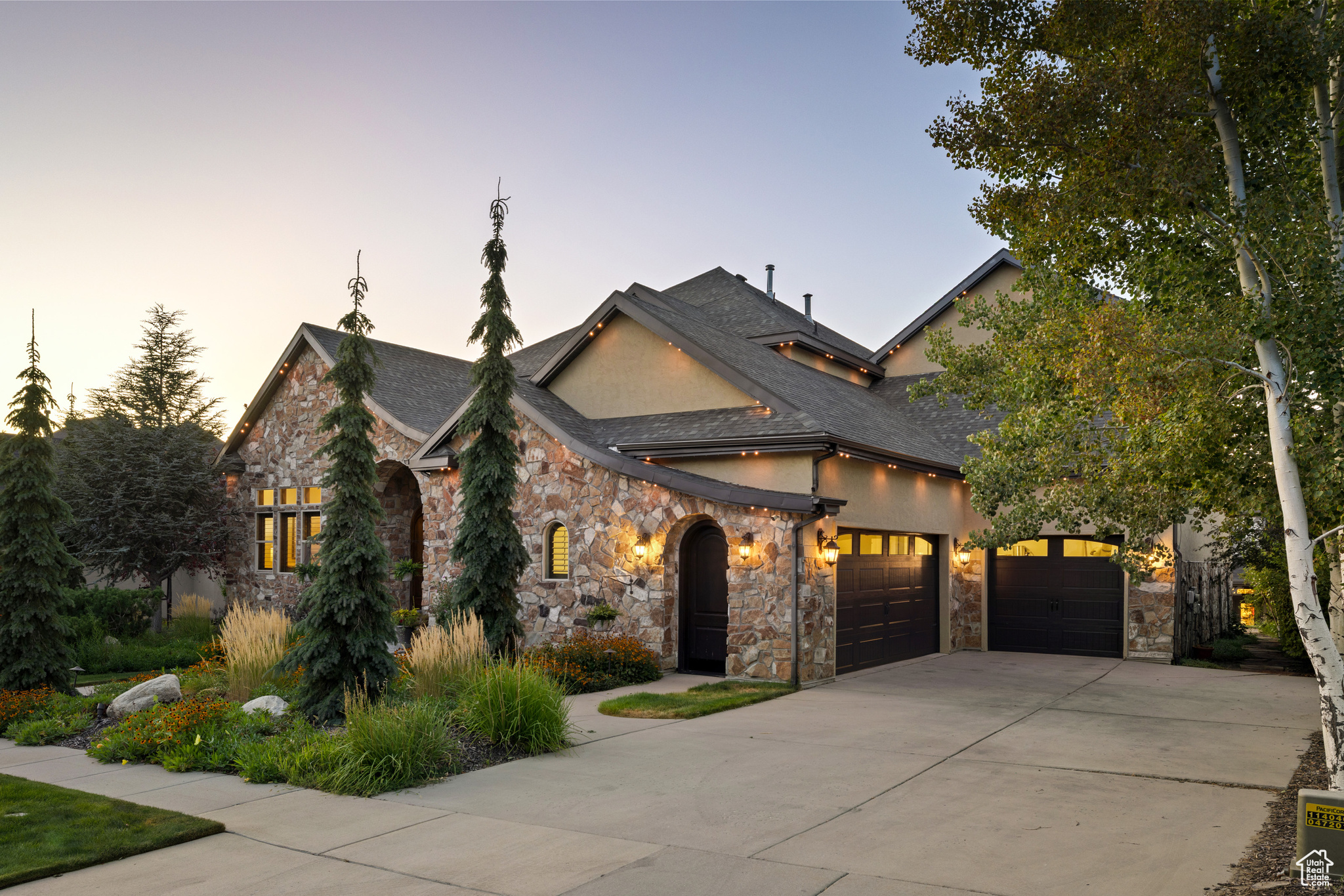 1867 E HARVEST OAK CIR
