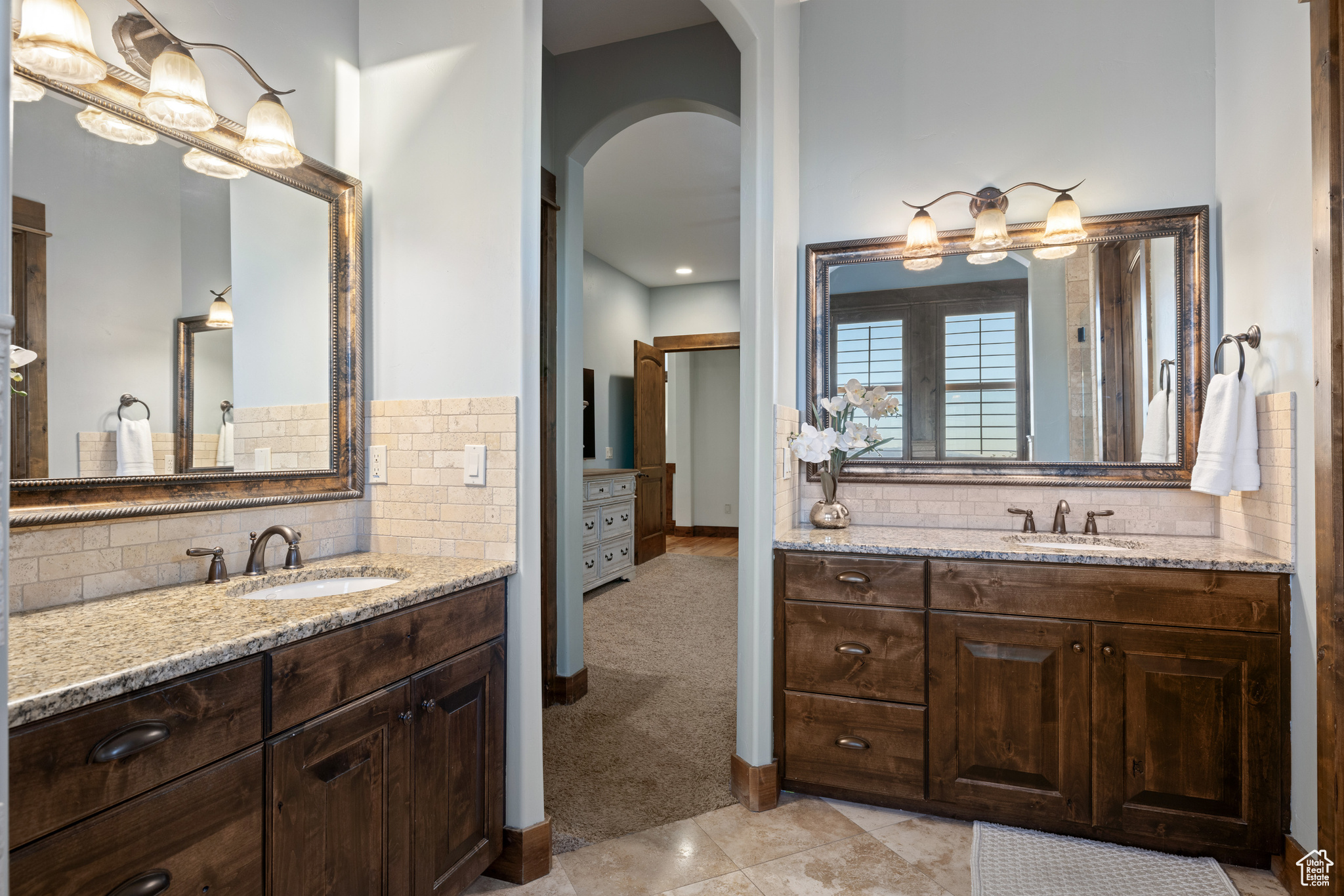1867 E HARVEST OAK CIR