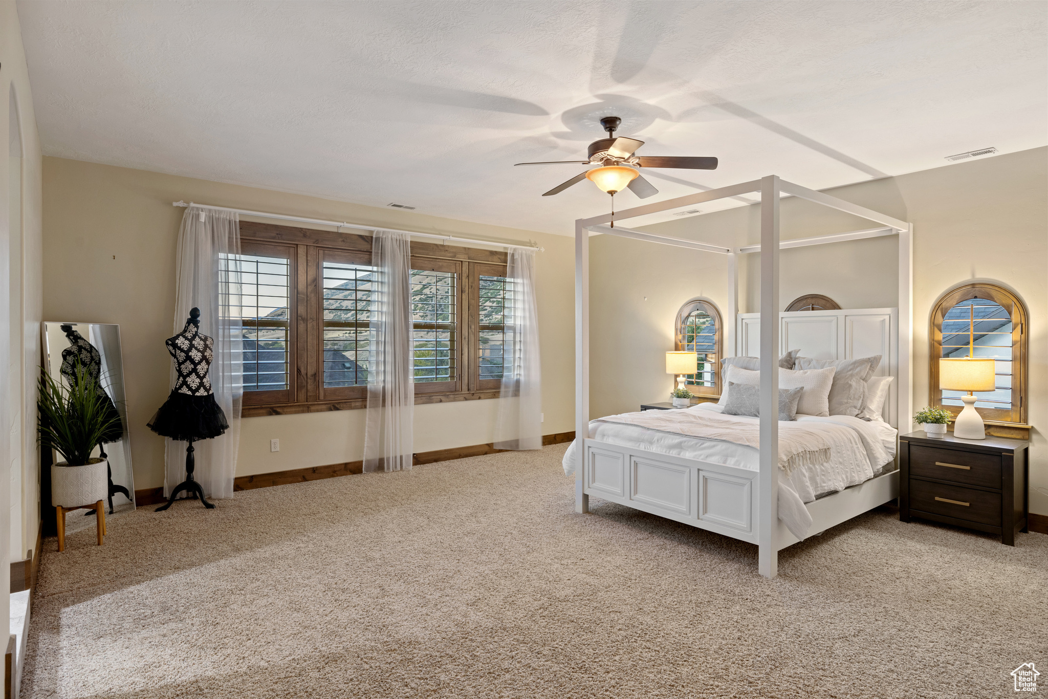 1867 E HARVEST OAK CIR