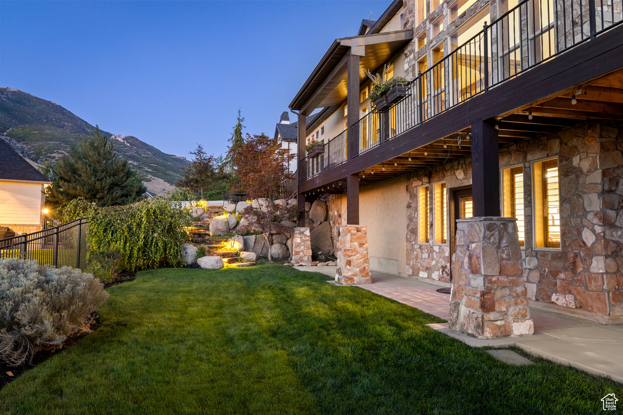 1867 E HARVEST OAK CIR