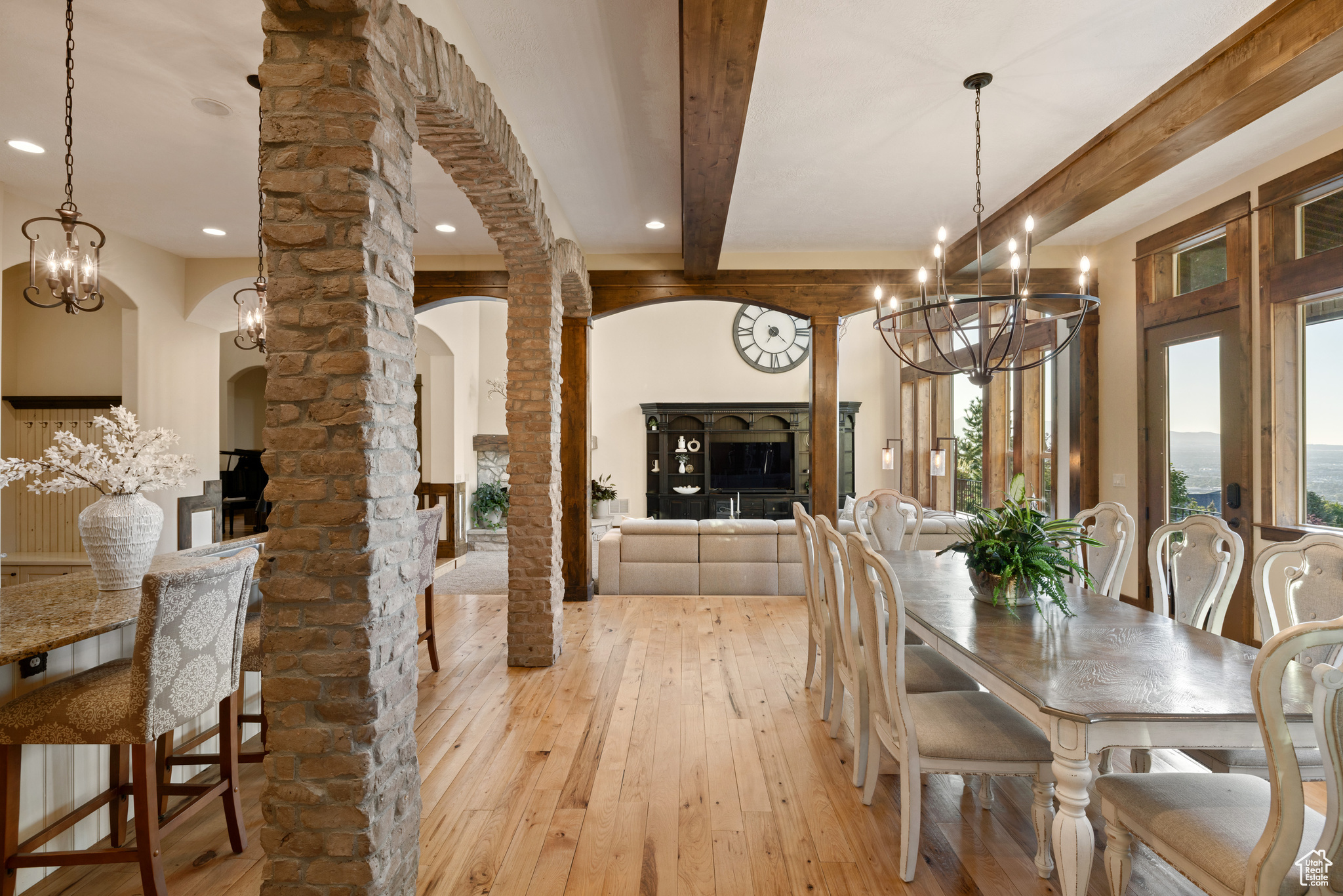 1867 E HARVEST OAK CIR