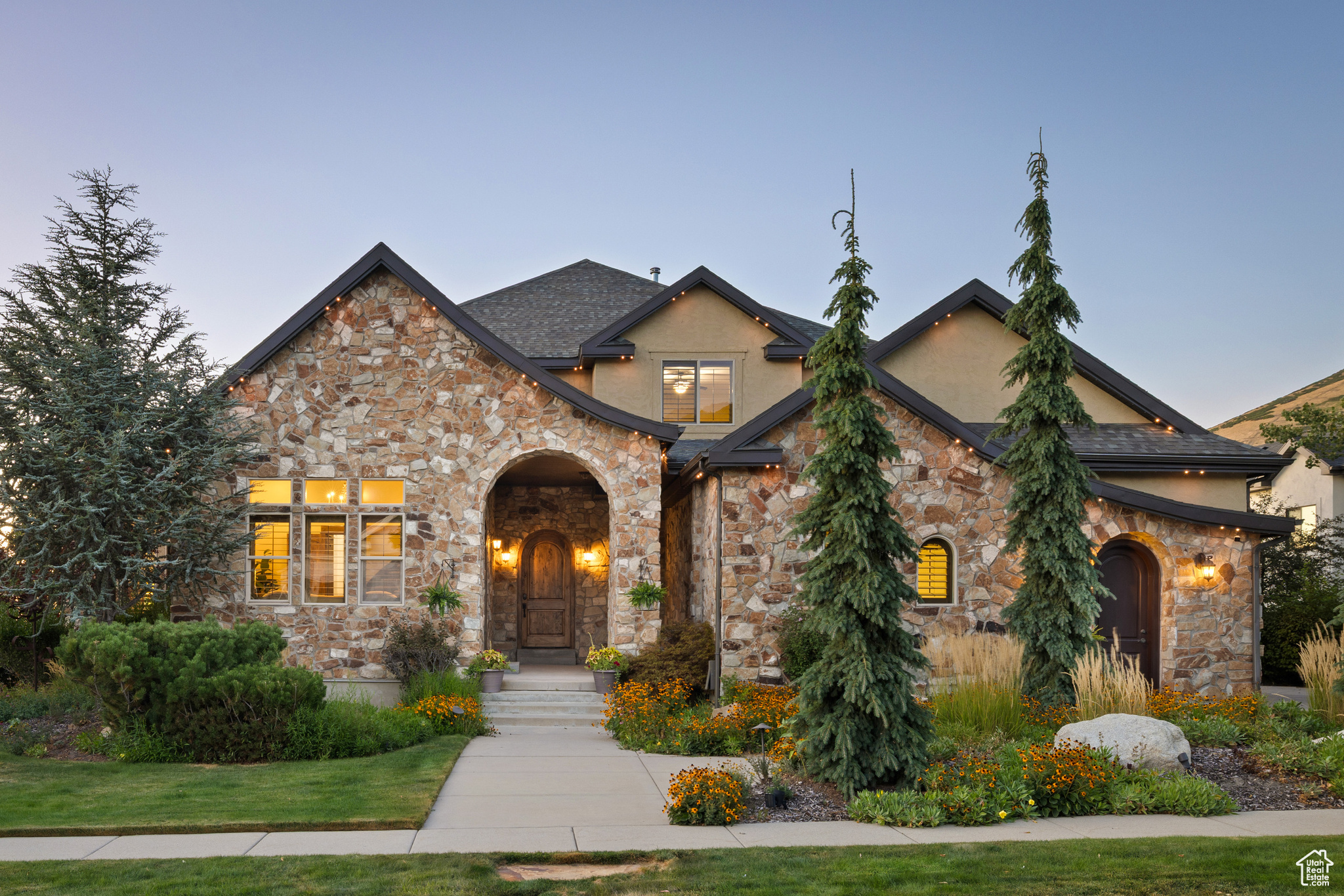 1867 E HARVEST OAK CIR