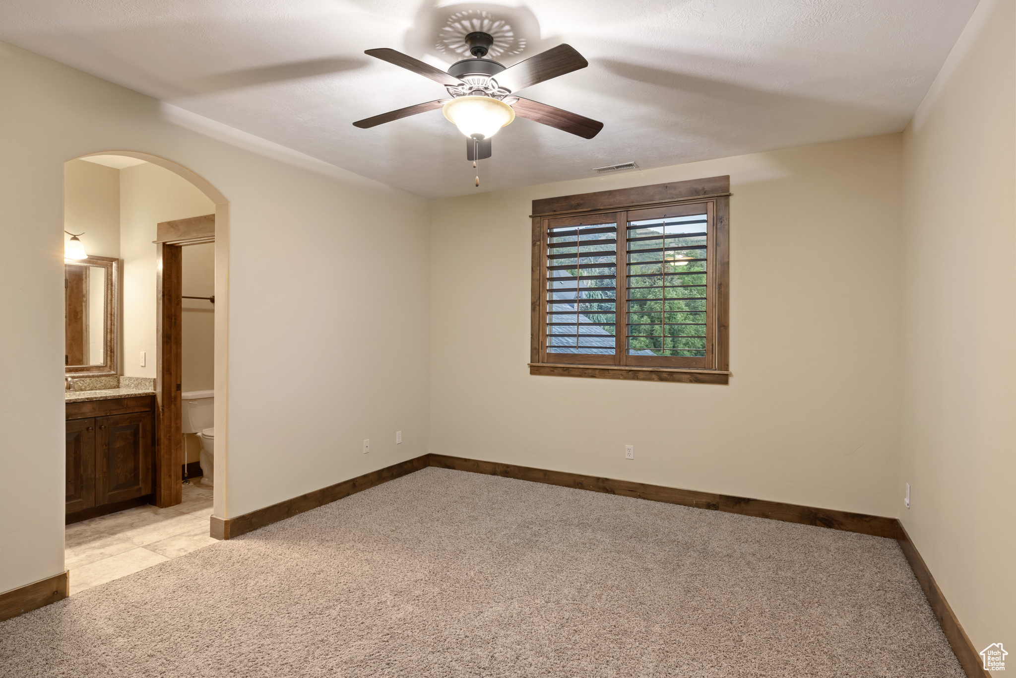 1867 E HARVEST OAK CIR