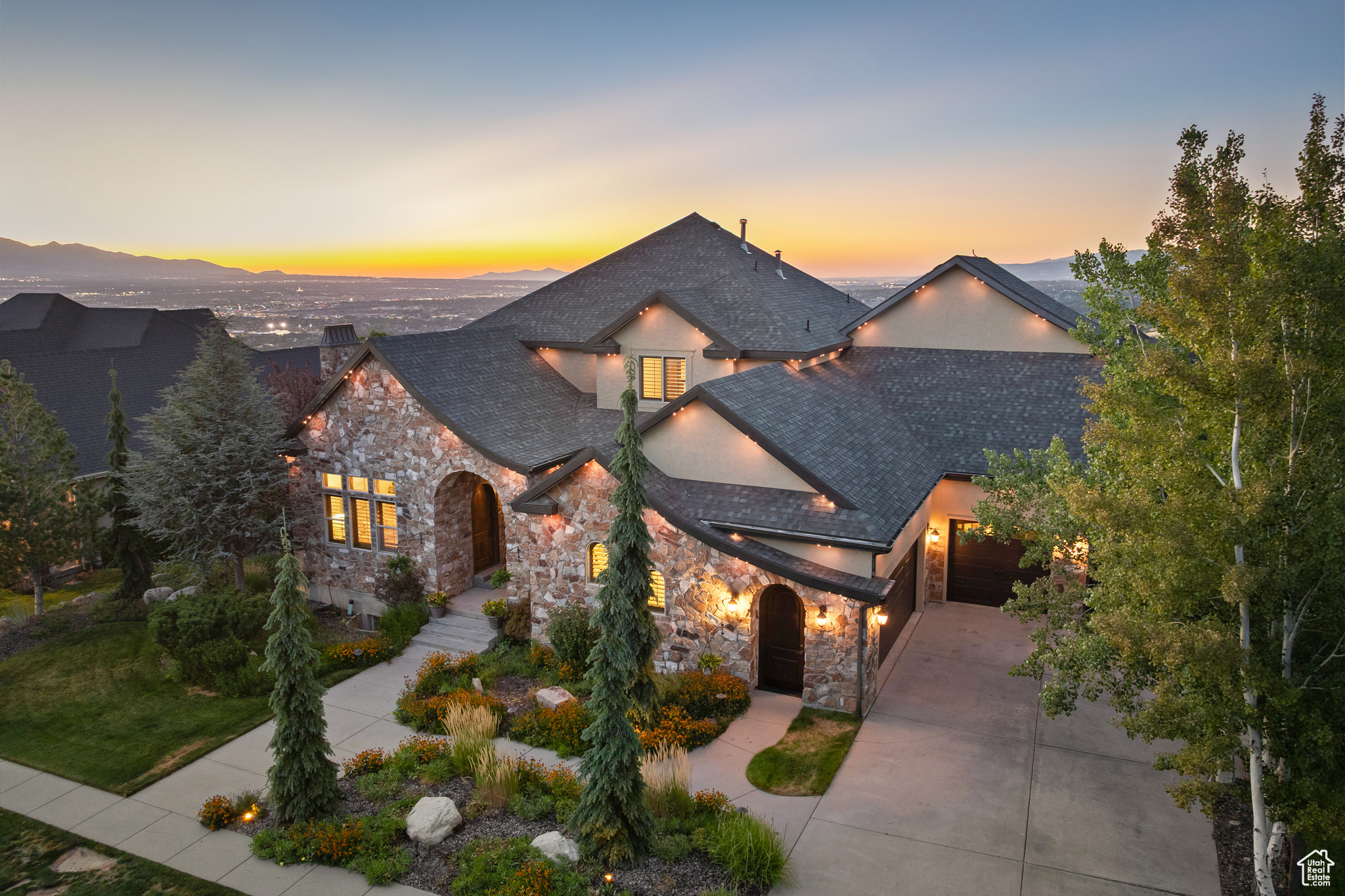 1867 E HARVEST OAK CIR