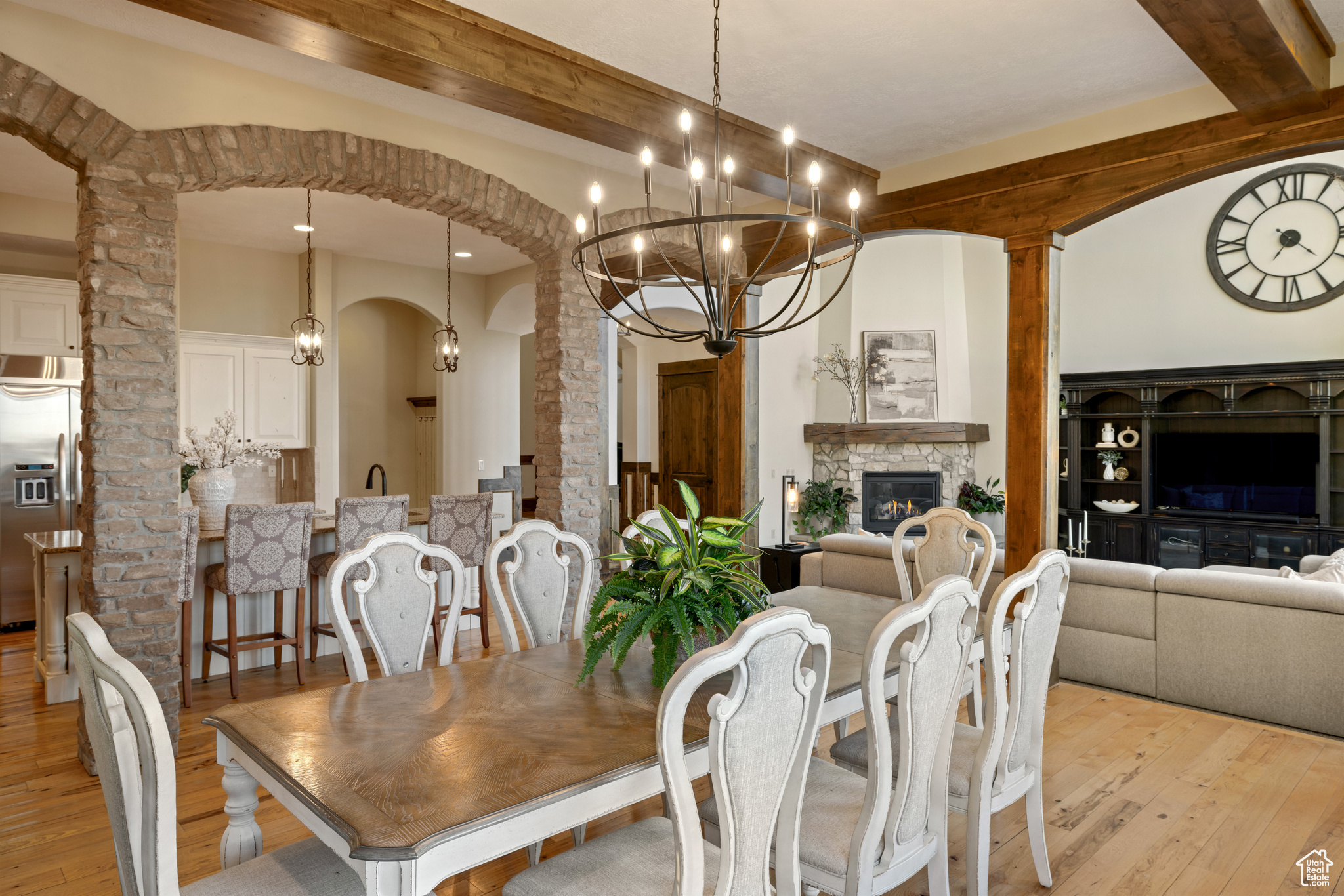 1867 E HARVEST OAK CIR