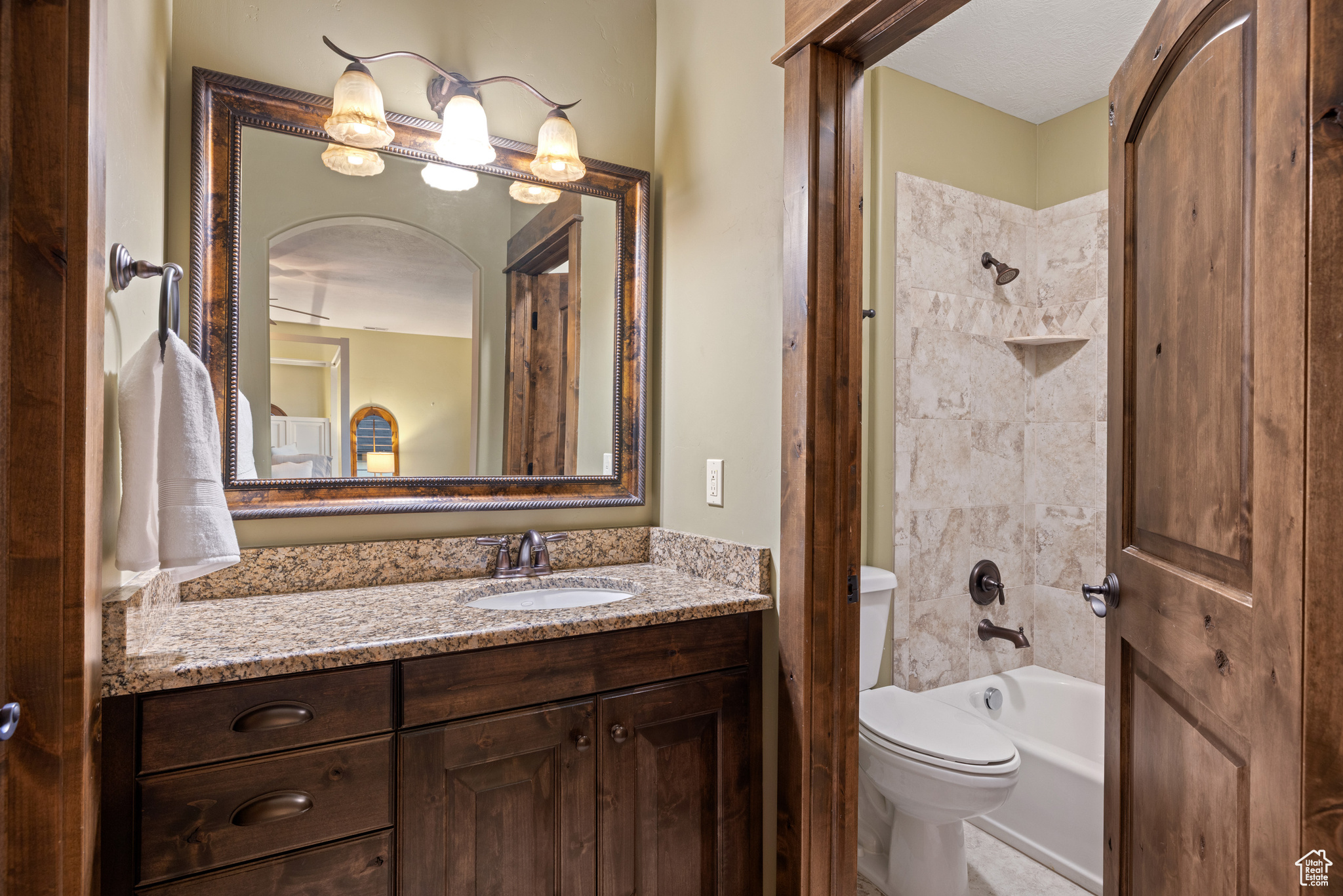 1867 E HARVEST OAK CIR