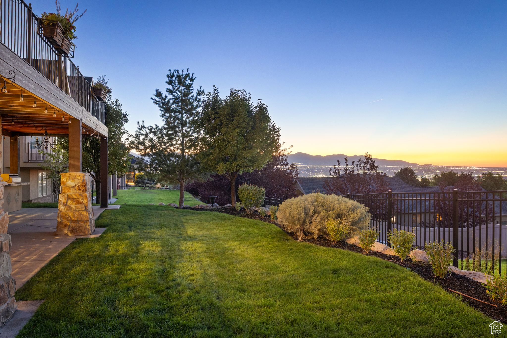 1867 E HARVEST OAK CIR