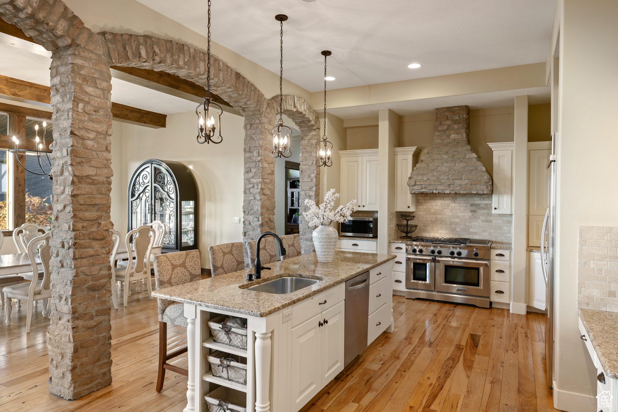1867 E HARVEST OAK CIR