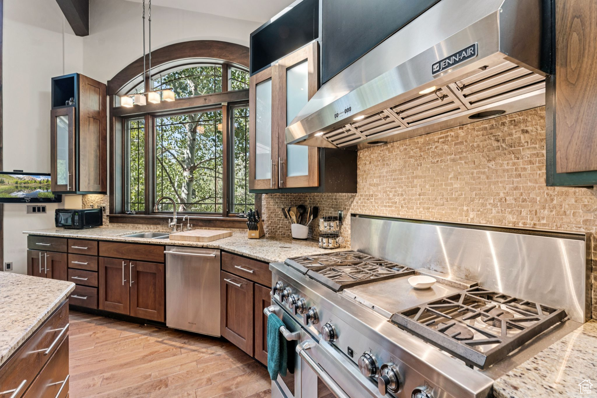 2510 QUEEN ESTHER DR