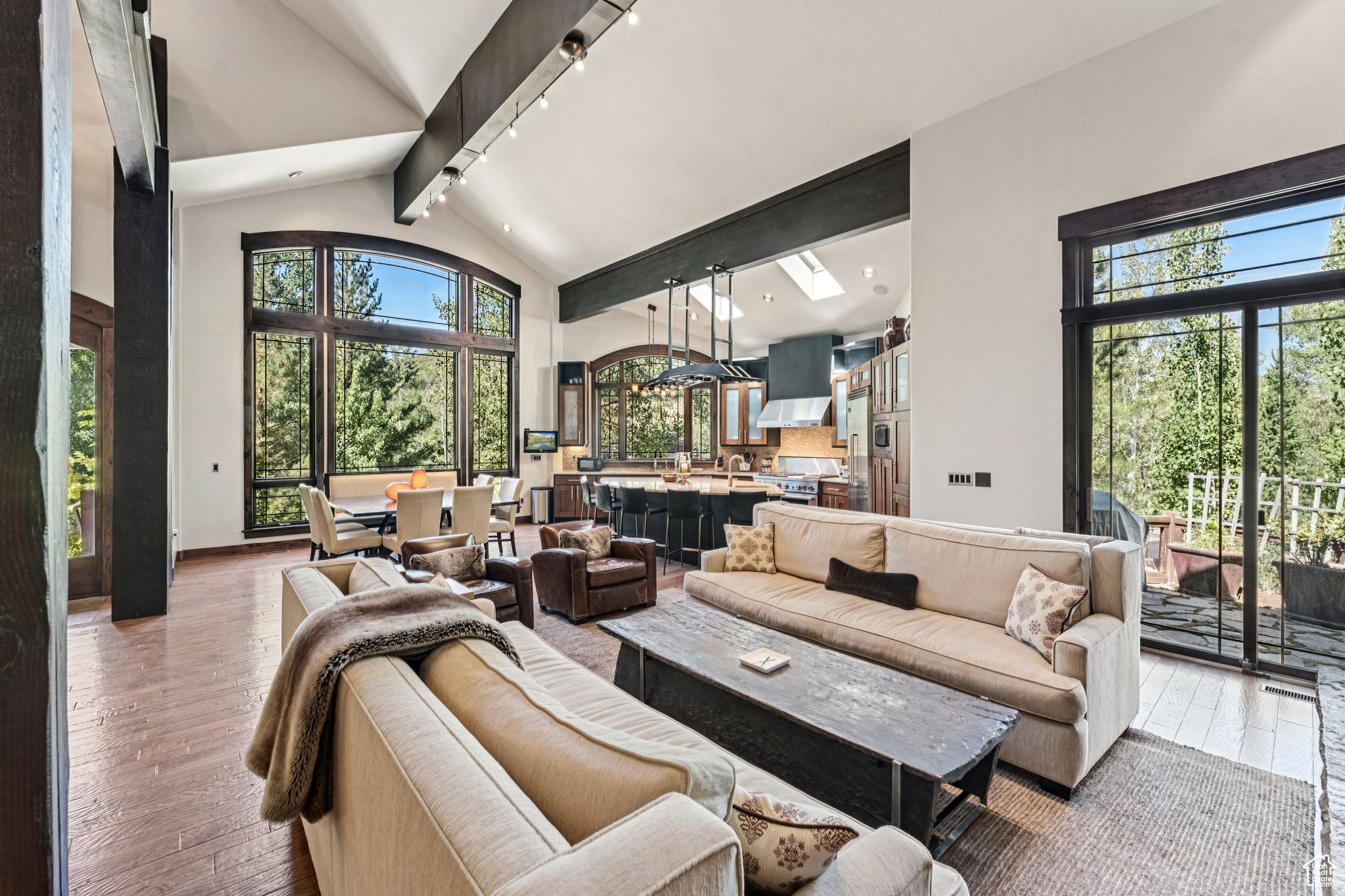 2510 QUEEN ESTHER DR