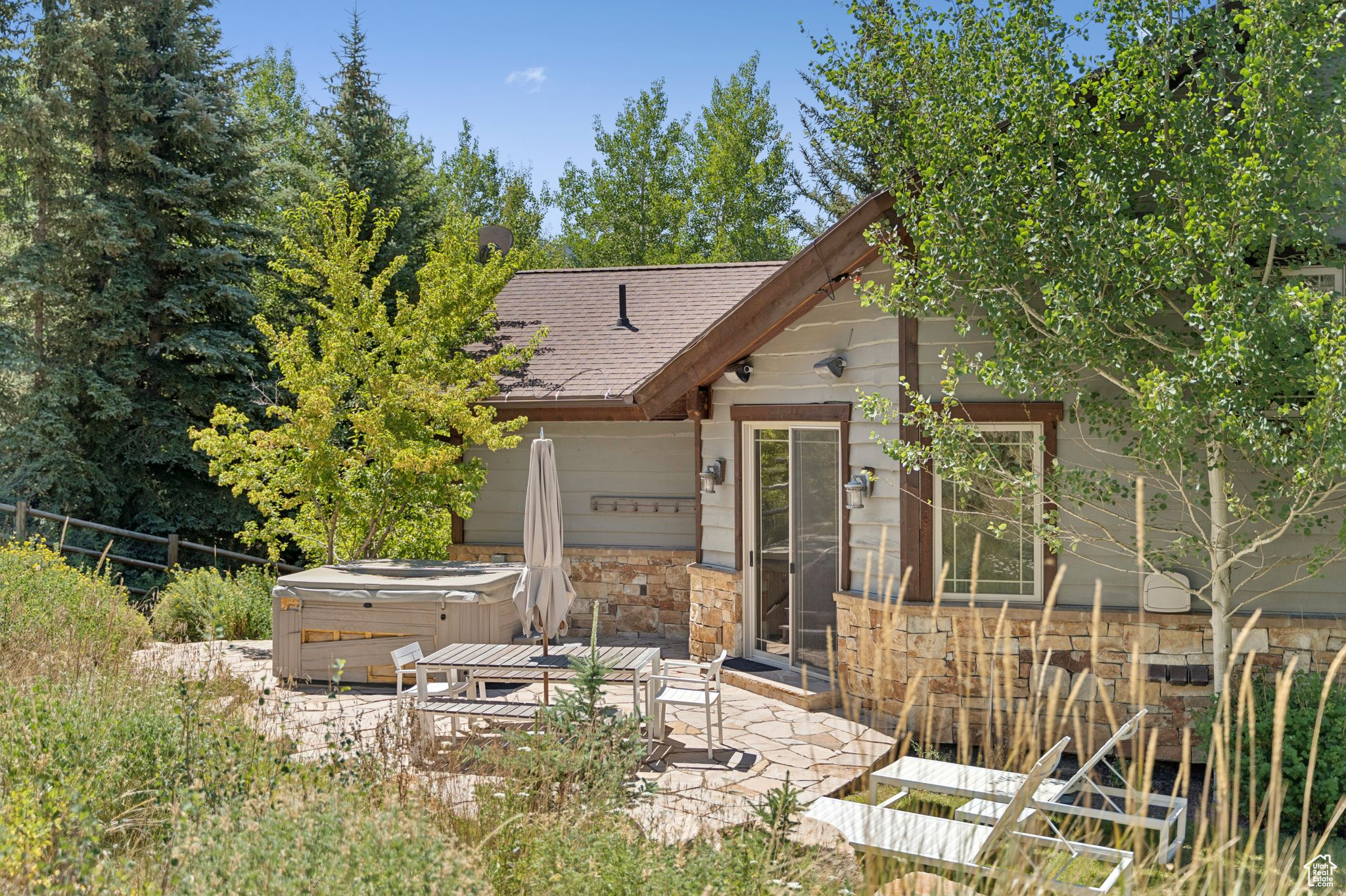 2510 QUEEN ESTHER DR